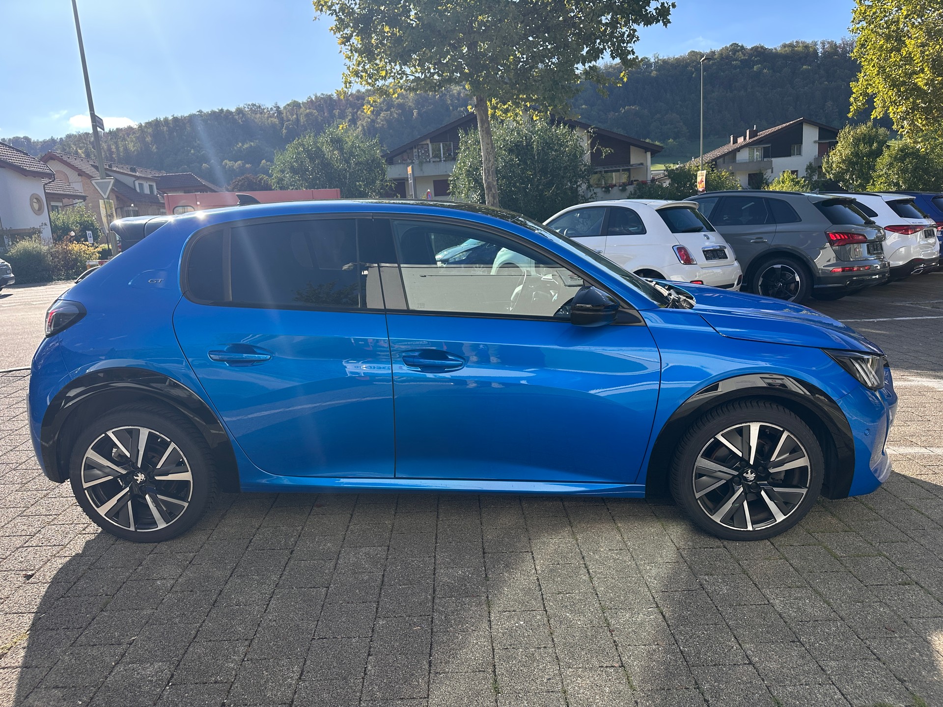 PEUGEOT 208 1.2 PureTech GT EAT8-image-24