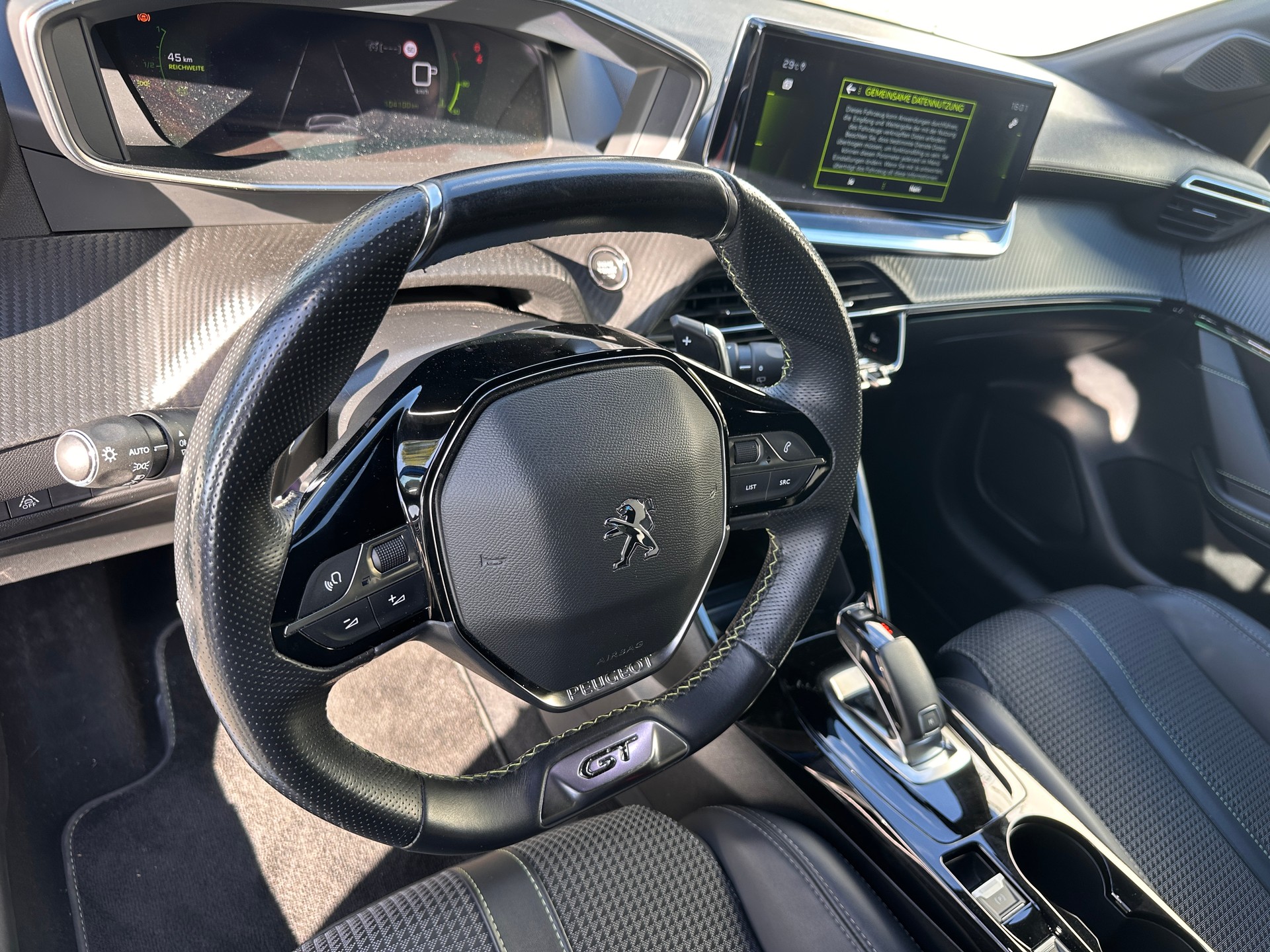 PEUGEOT 208 1.2 PureTech GT EAT8-image-9