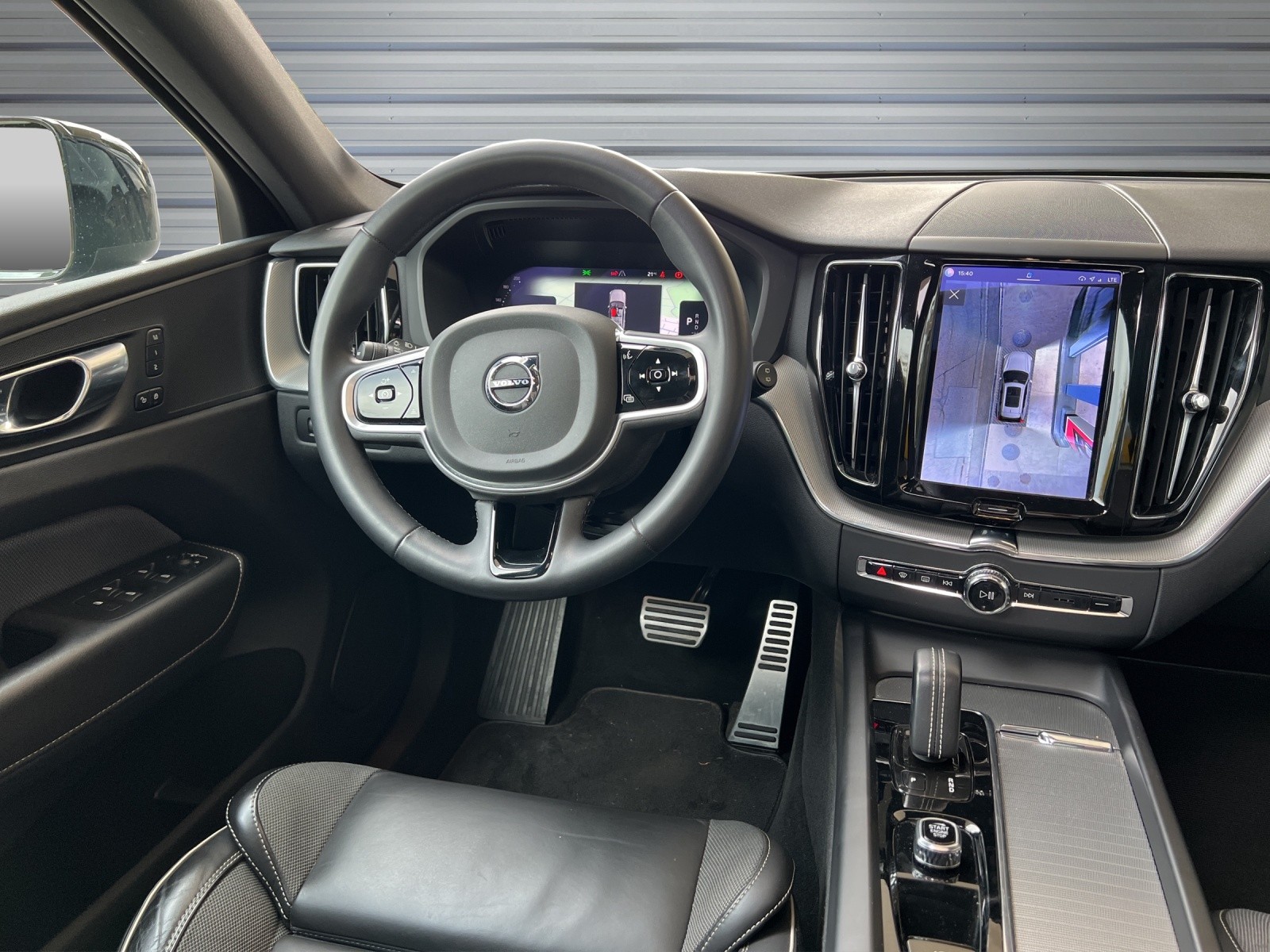 VOLVO XC60 B4 Diesel Mild Hybrid AWD R-Design Geartronic-image-9