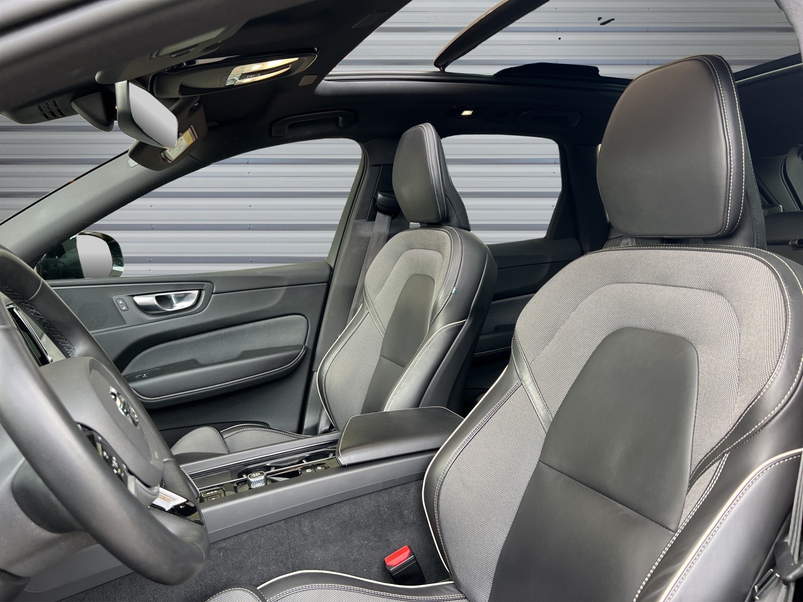 VOLVO XC60 B4 Diesel Mild Hybrid AWD R-Design Geartronic-image-14