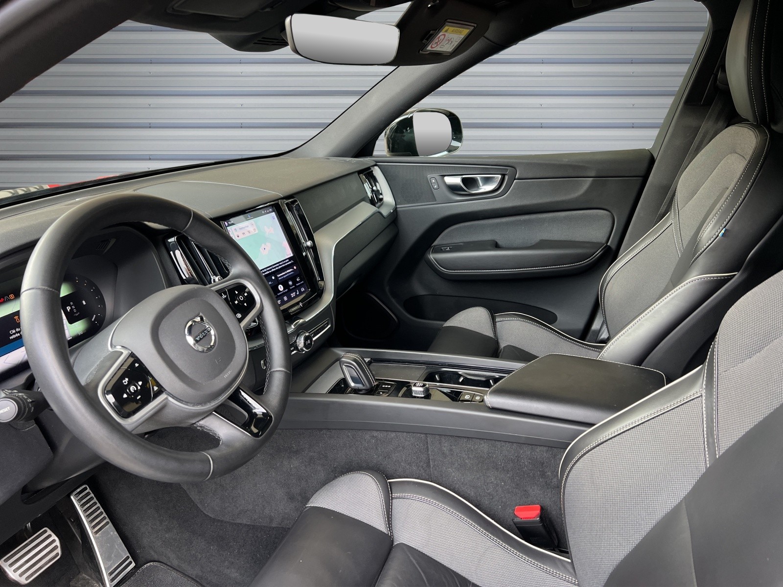 VOLVO XC60 B4 Diesel Mild Hybrid AWD R-Design Geartronic-image-11
