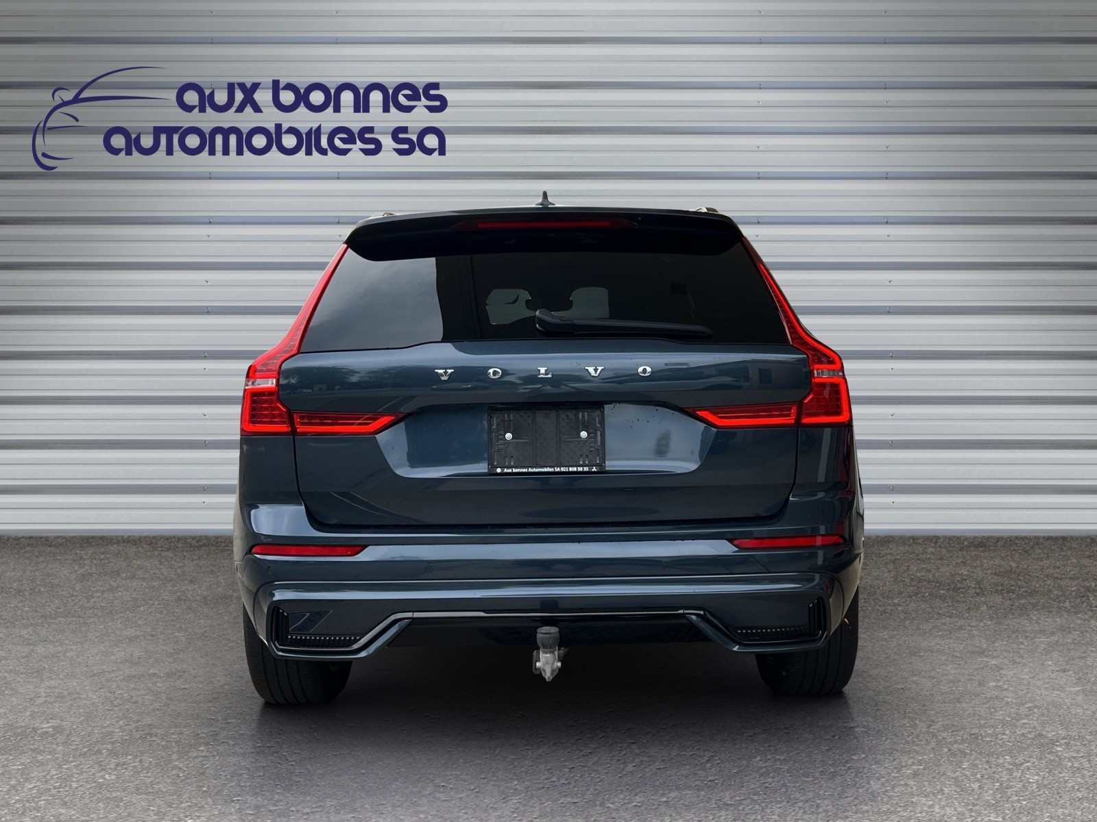 VOLVO XC60 B4 Diesel Mild Hybrid AWD R-Design Geartronic-image-5