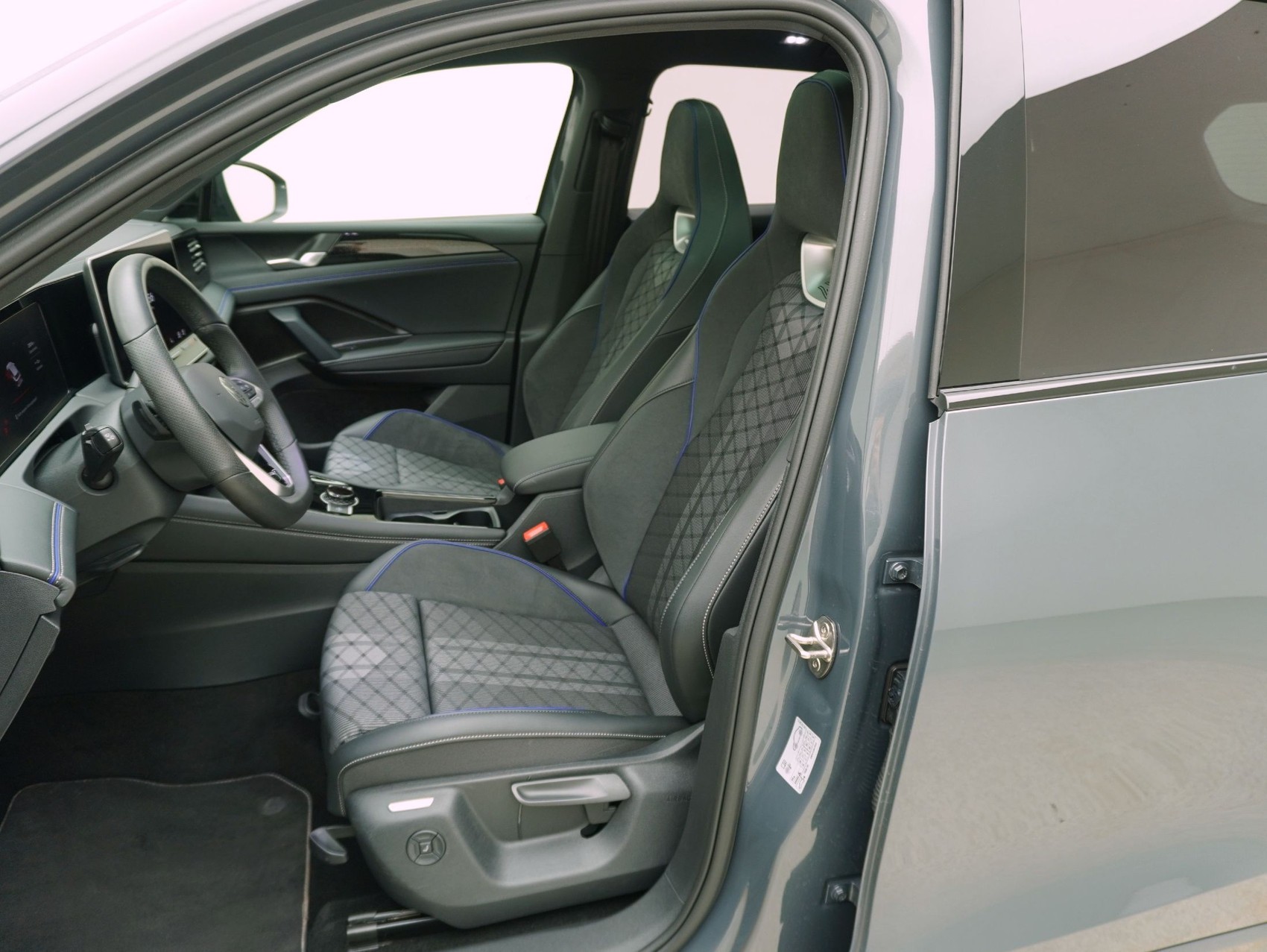 VW Tiguan 2.0 TSI DSG R-Line Black Style 4Motion **VW Werksgarantie bis 11/2030**-image-9