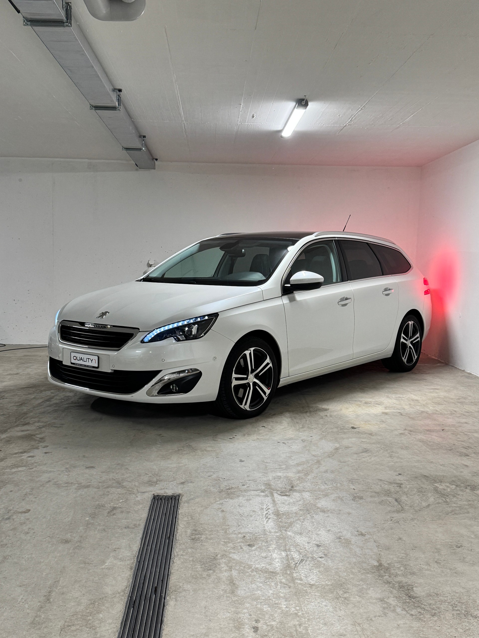 PEUGEOT 308 SW 2.0 BlueHDI Allure Automatic *Perl-Weiss* *AHK*-image-0