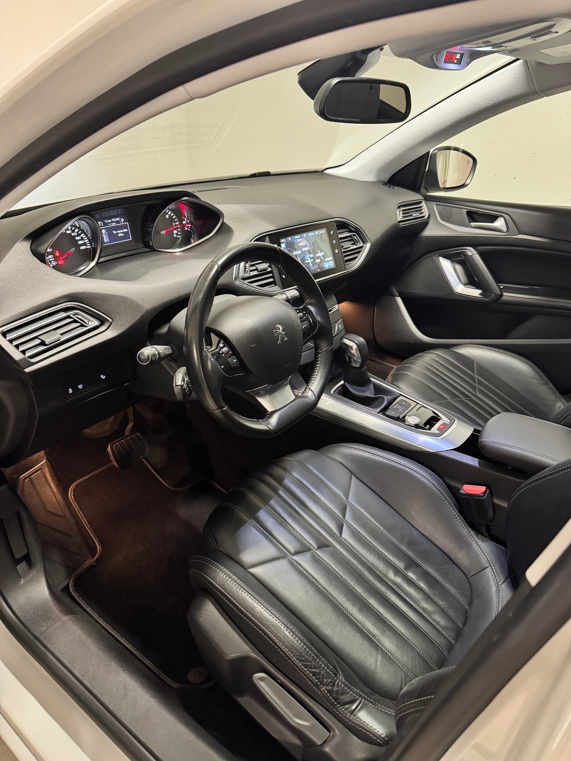 PEUGEOT 308 SW 2.0 BlueHDI Allure Automatic *Perl-Weiss* *AHK*-image-5