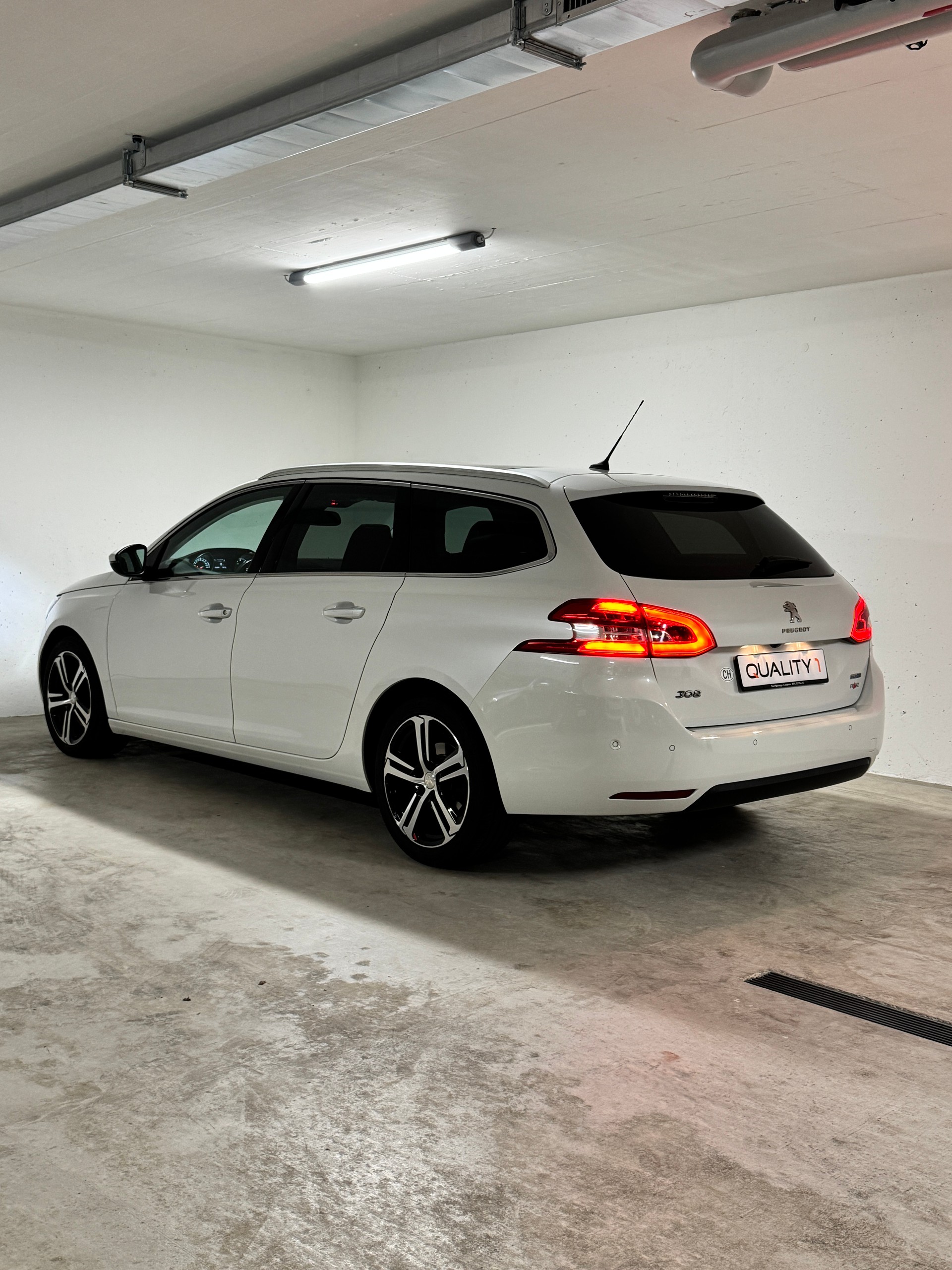 PEUGEOT 308 SW 2.0 BlueHDI Allure Automatic *Perl-Weiss* *AHK*-image-4