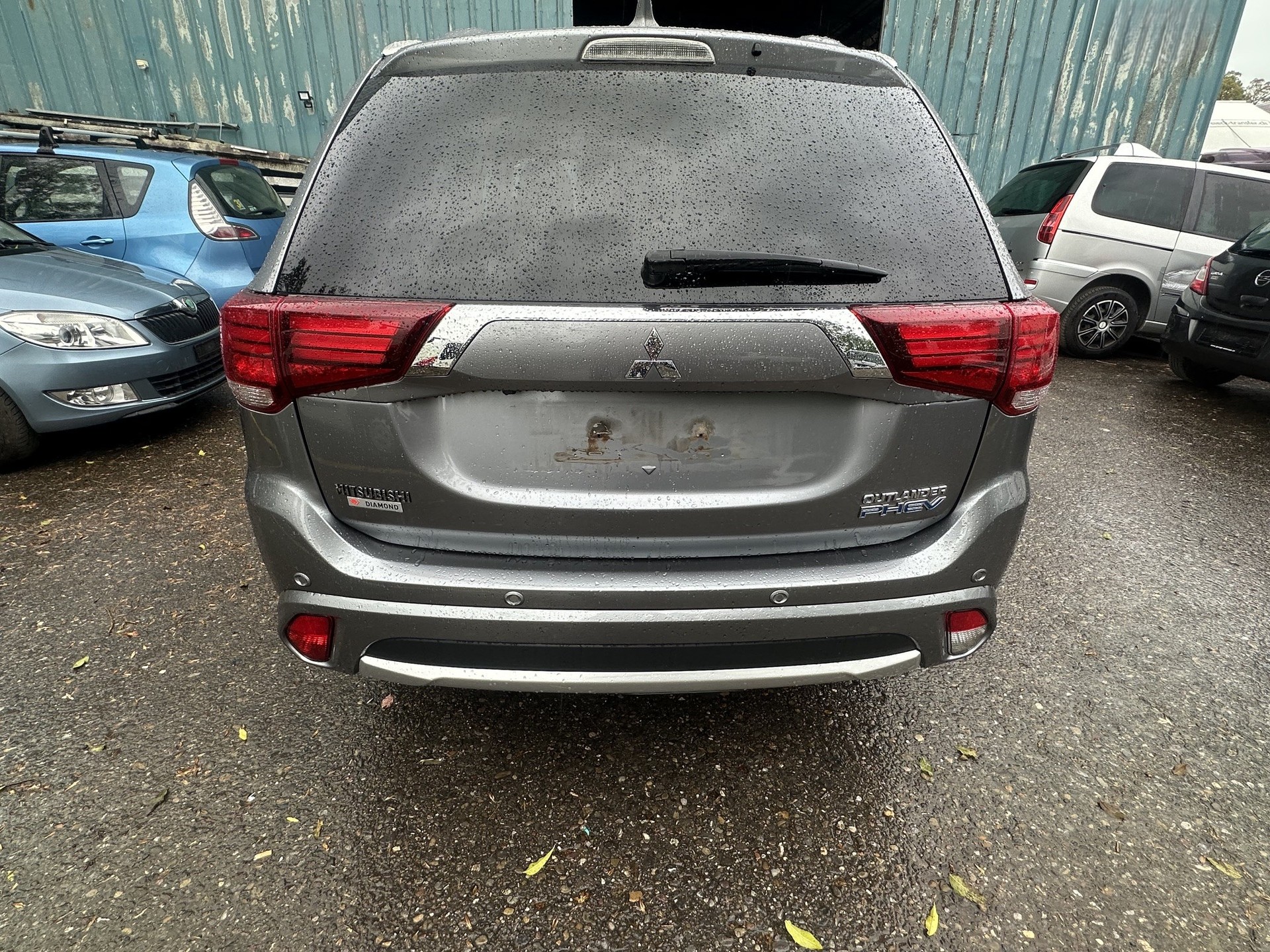 MITSUBISHI Outlander 2.0 PHEV Diamond 4WD Automatic-image-4