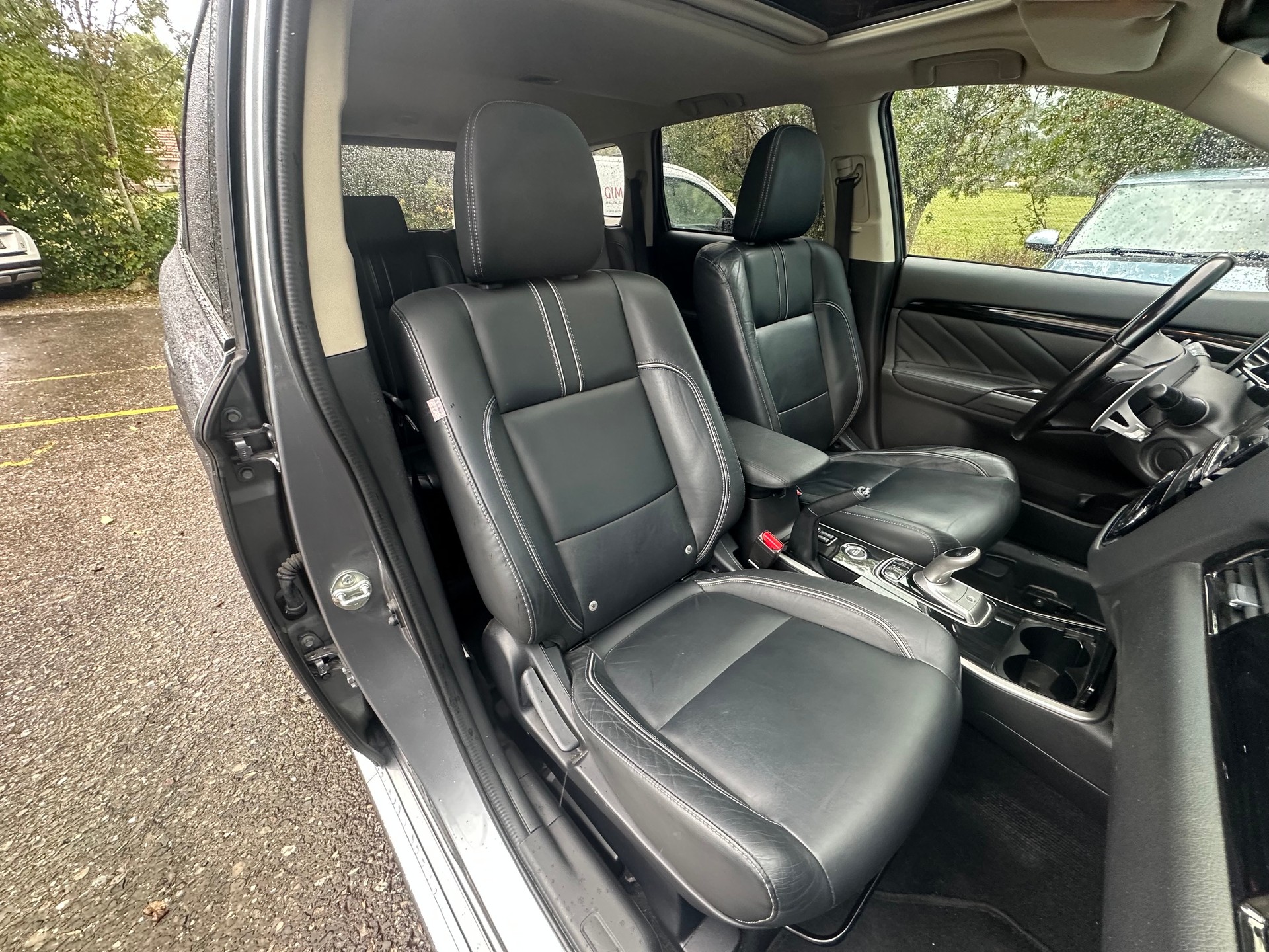 MITSUBISHI Outlander 2.0 PHEV Diamond 4WD Automatic-image-13