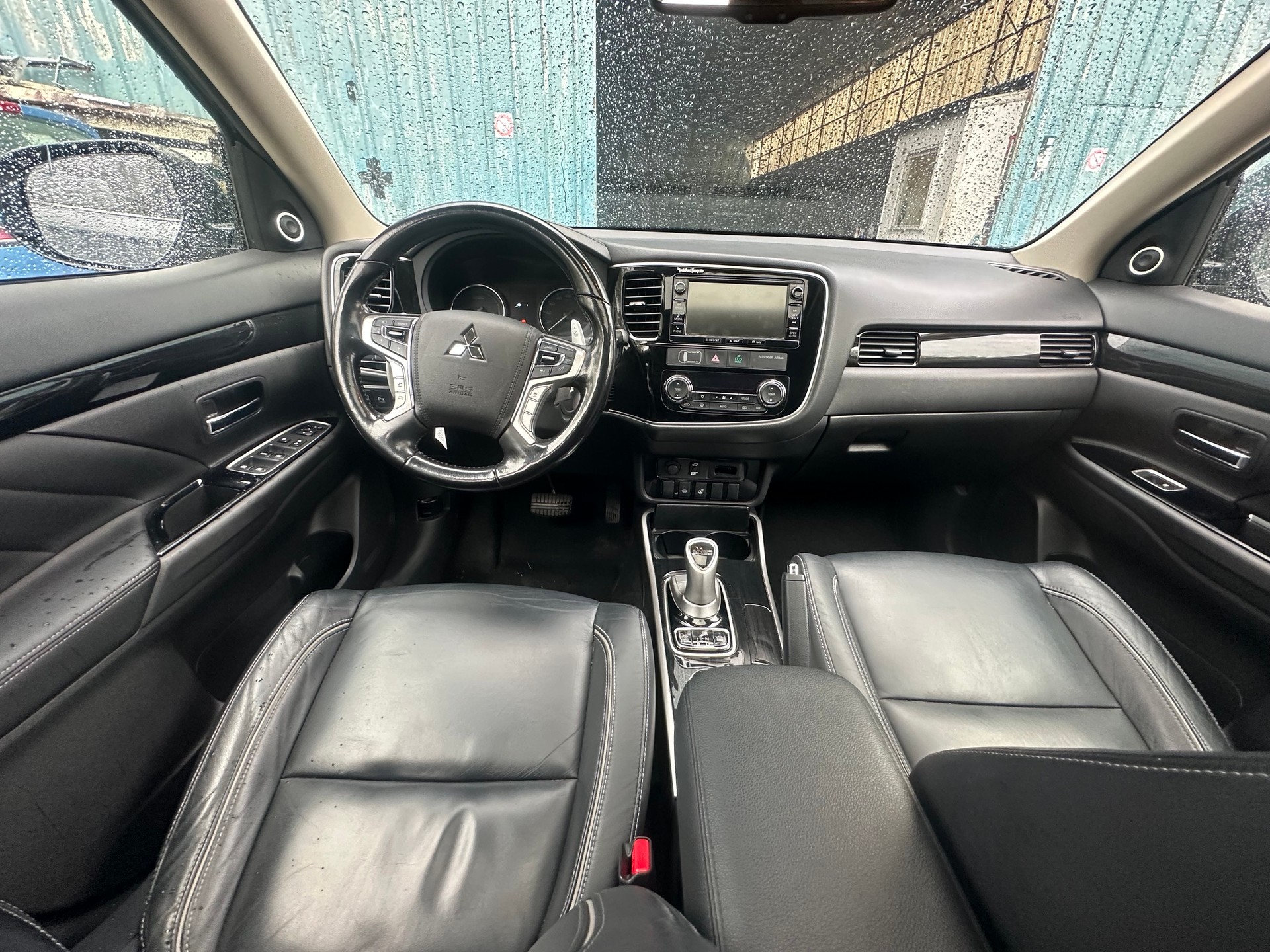 MITSUBISHI Outlander 2.0 PHEV Diamond 4WD Automatic-image-12