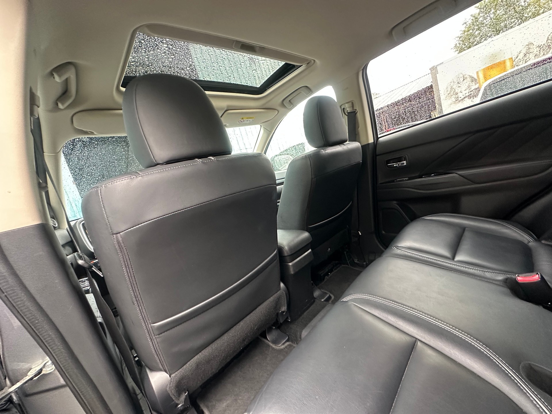 MITSUBISHI Outlander 2.0 PHEV Diamond 4WD Automatic-image-10