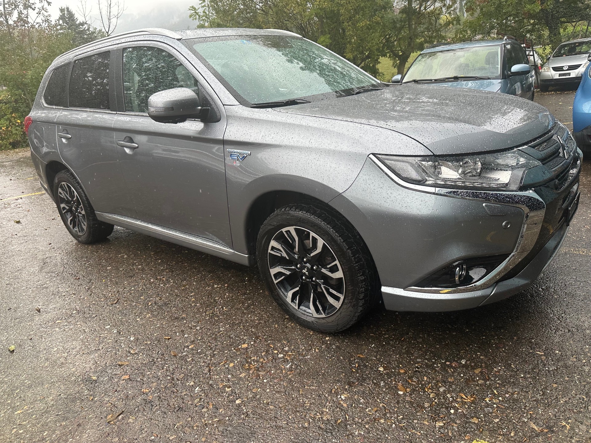 MITSUBISHI Outlander 2.0 PHEV Diamond 4WD Automatic-image-1