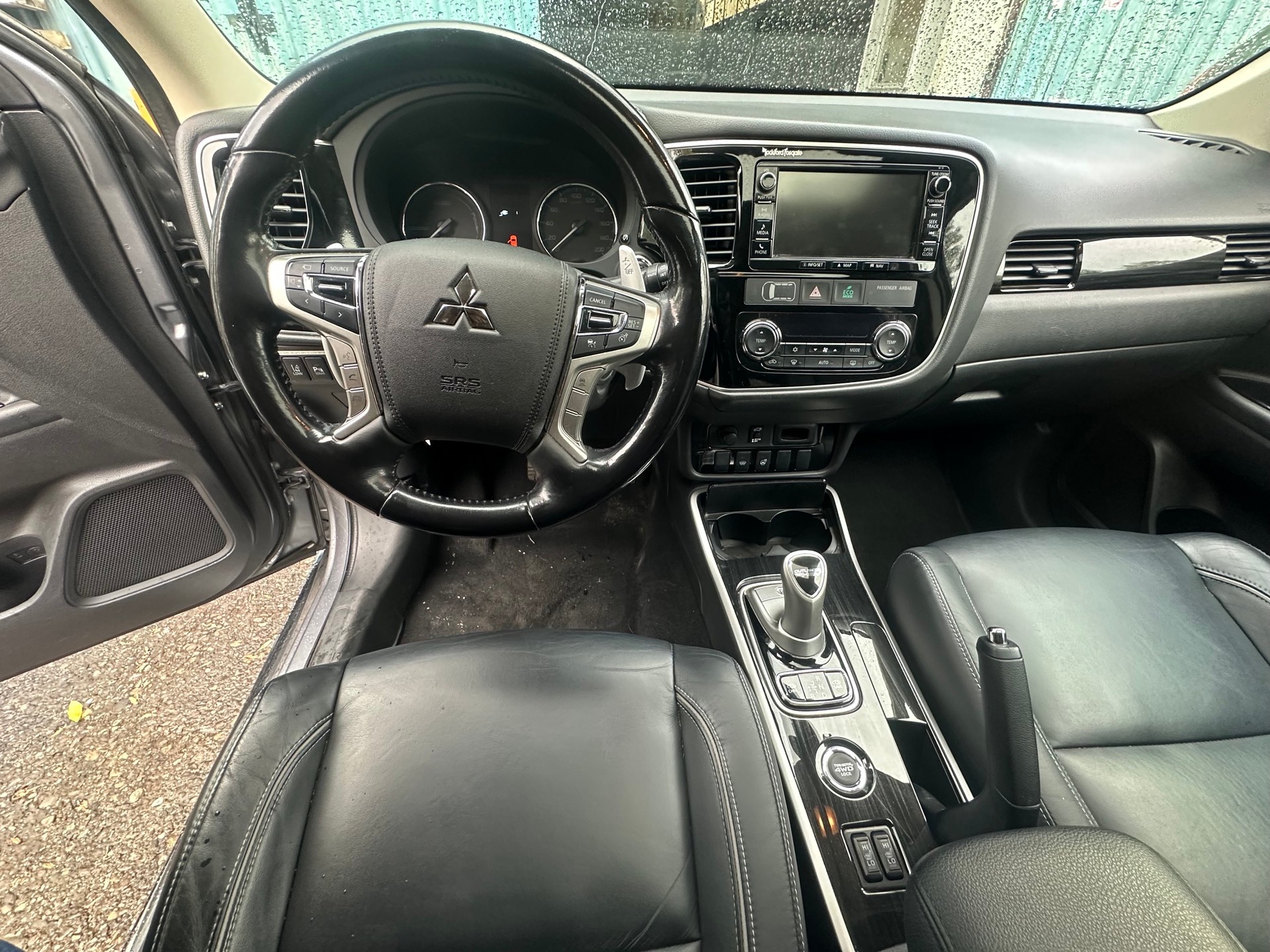 MITSUBISHI Outlander 2.0 PHEV Diamond 4WD Automatic-image-9