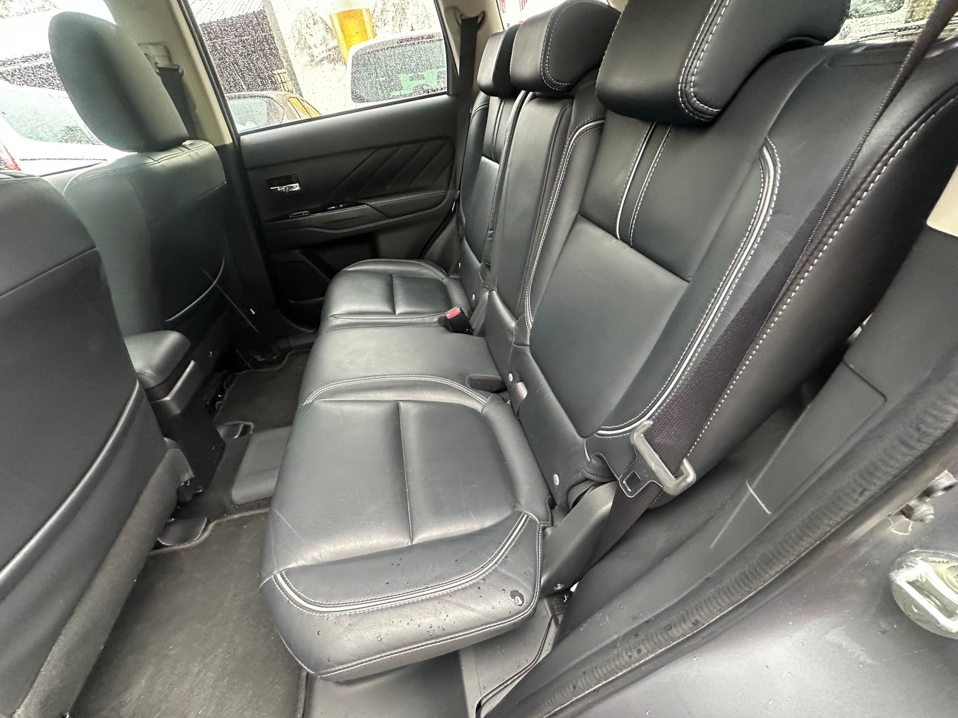 MITSUBISHI Outlander 2.0 PHEV Diamond 4WD Automatic-image-11