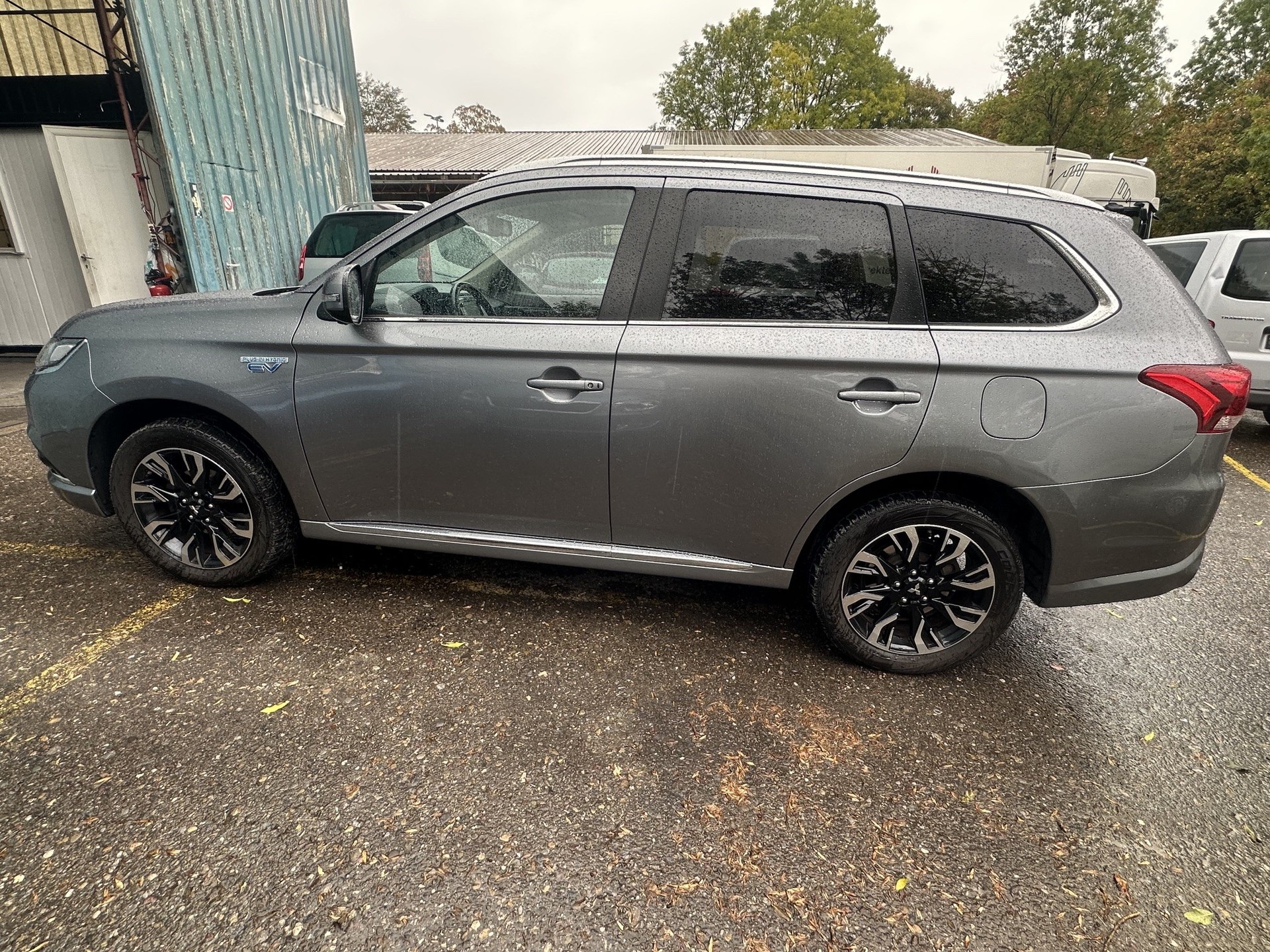 MITSUBISHI Outlander 2.0 PHEV Diamond 4WD Automatic-image-6