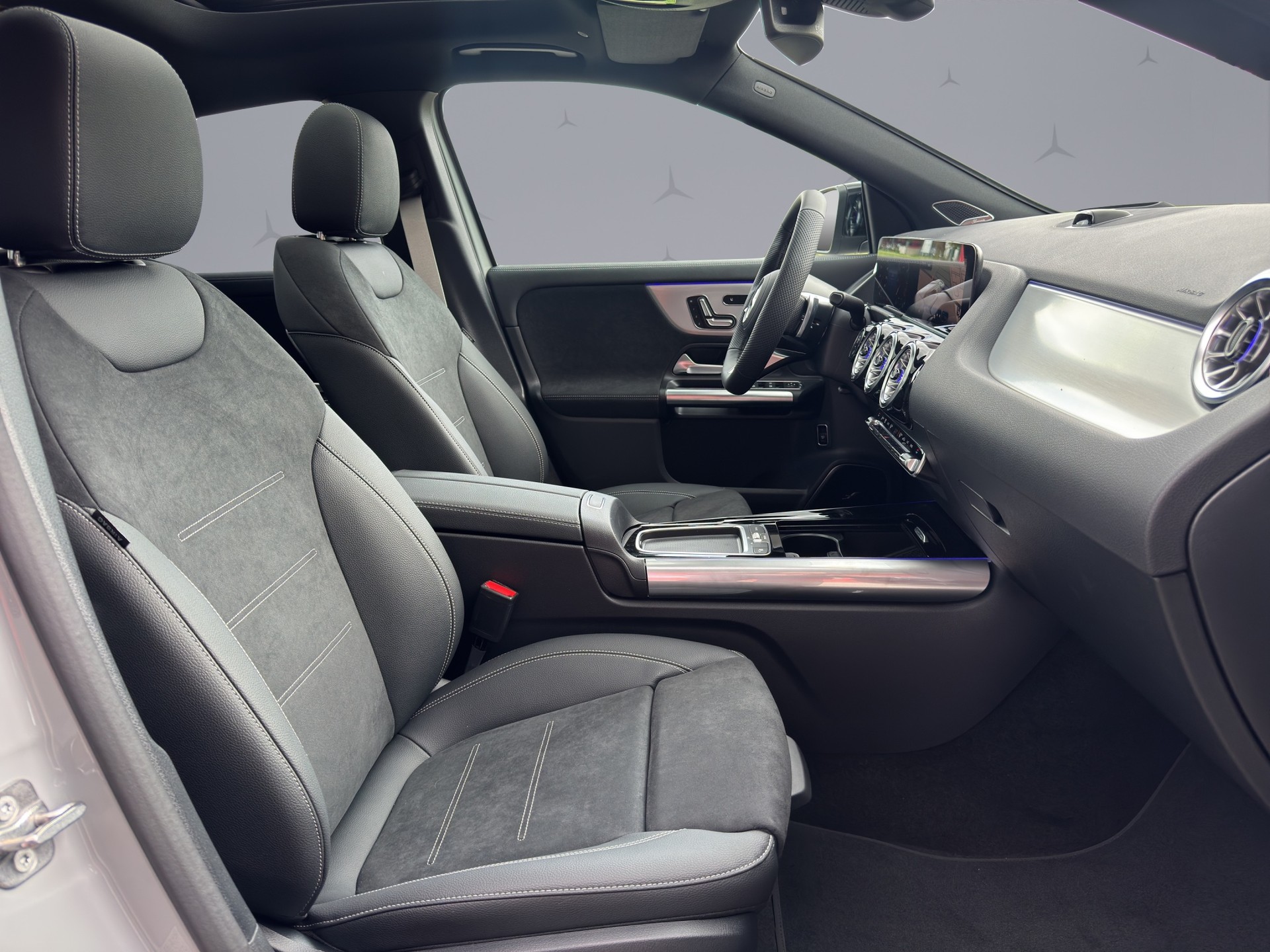 MERCEDES-BENZ GLA-Klasse H247 GLA 250 Swiss Star AMG Line 4matic-image-16