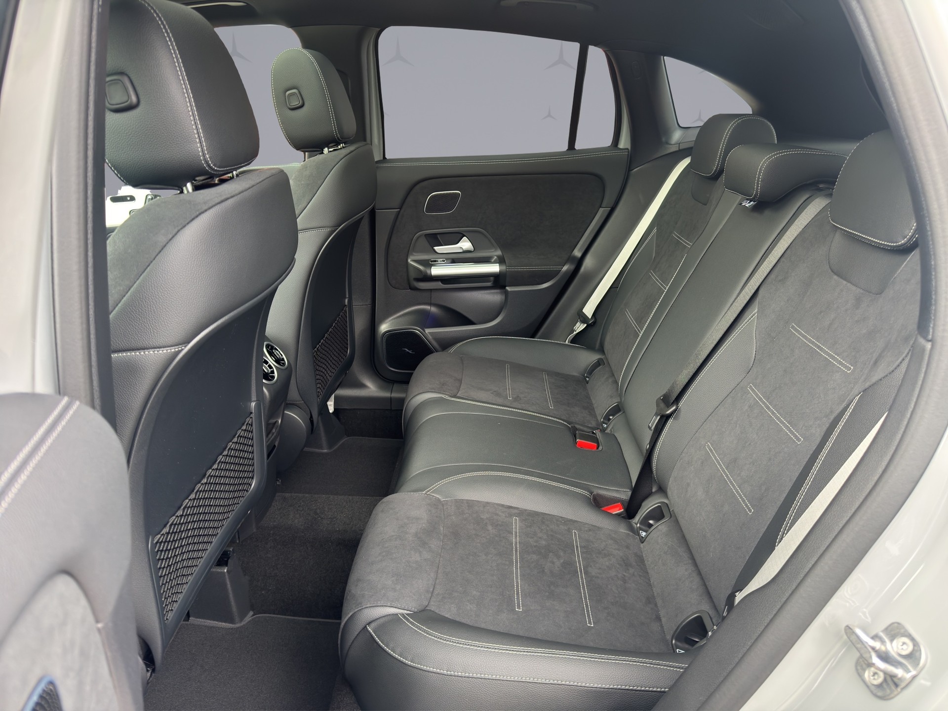 MERCEDES-BENZ GLA-Klasse H247 GLA 250 Swiss Star AMG Line 4matic-image-12