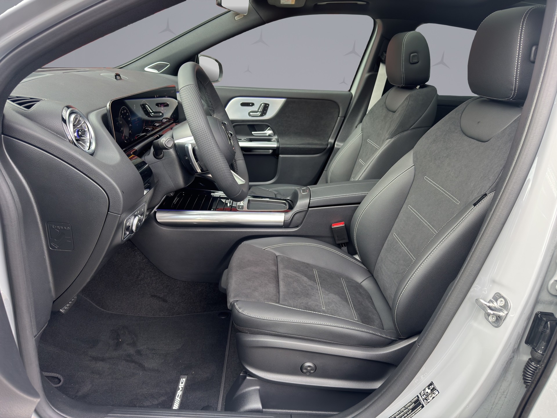MERCEDES-BENZ GLA-Klasse H247 GLA 250 Swiss Star AMG Line 4matic-image-9