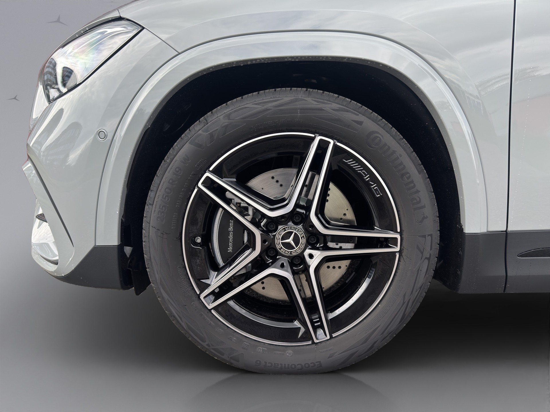 MERCEDES-BENZ GLA-Klasse H247 GLA 250 Swiss Star AMG Line 4matic-image-2