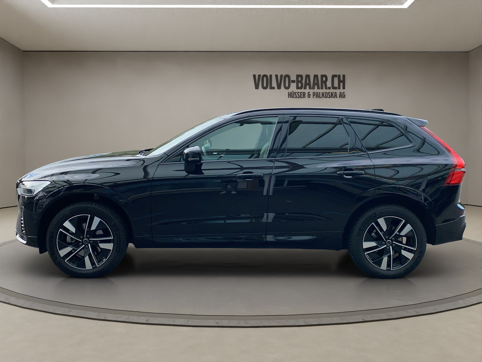 VOLVO XC60 2.0 B5 MH Plus Dark AWD-image-1