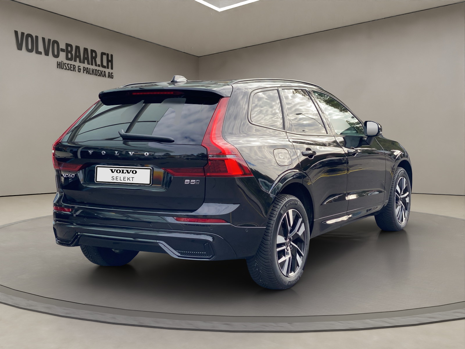 VOLVO XC60 2.0 B5 MH Plus Dark AWD-image-4