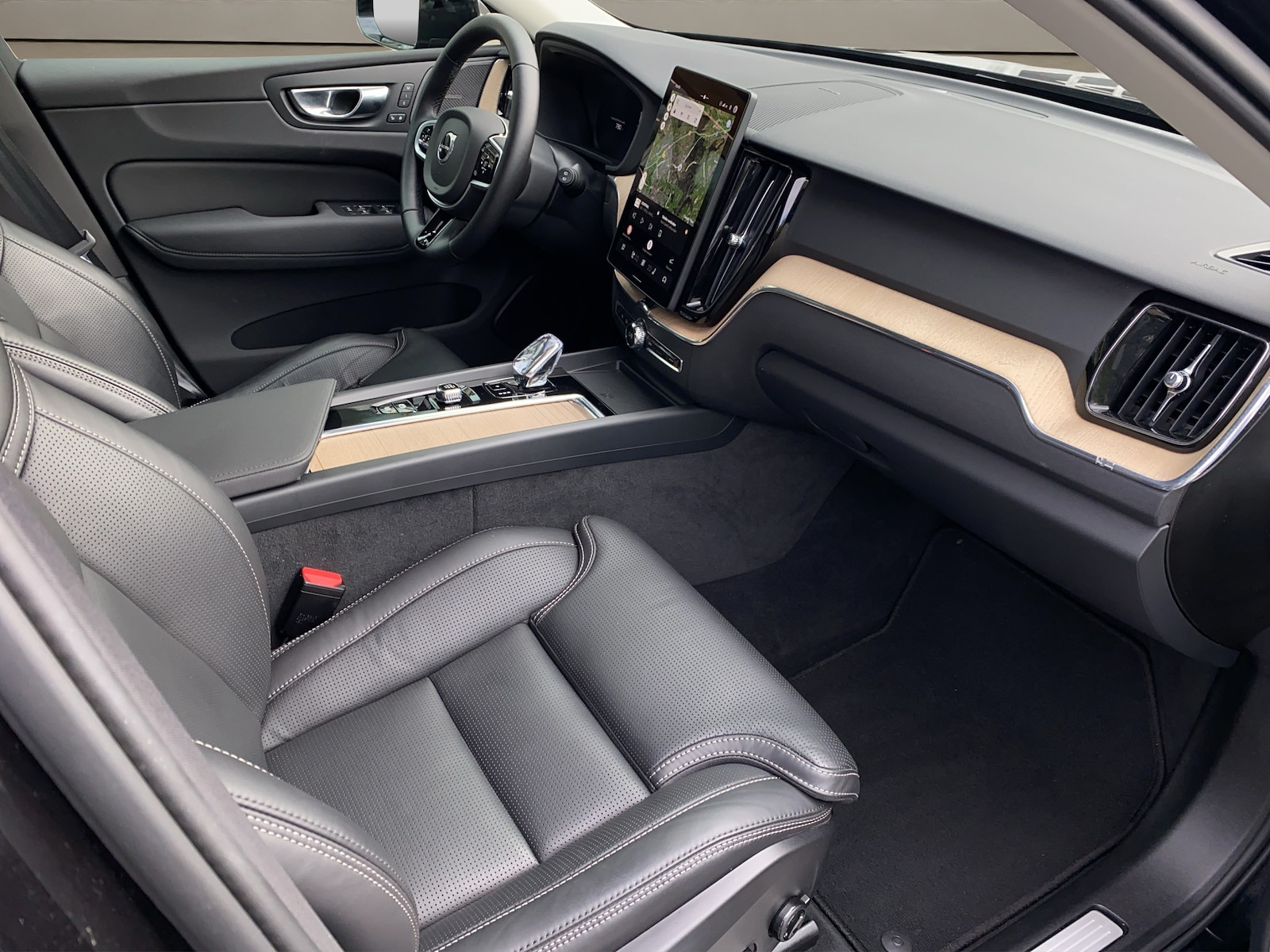 VOLVO XC60 2.0 B5 MH Plus Dark AWD-image-10