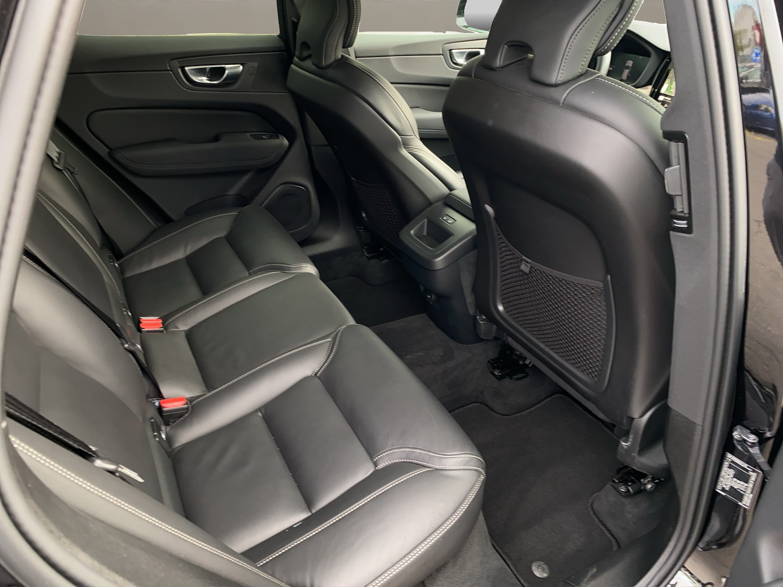 VOLVO XC60 2.0 B5 MH Plus Dark AWD-image-11