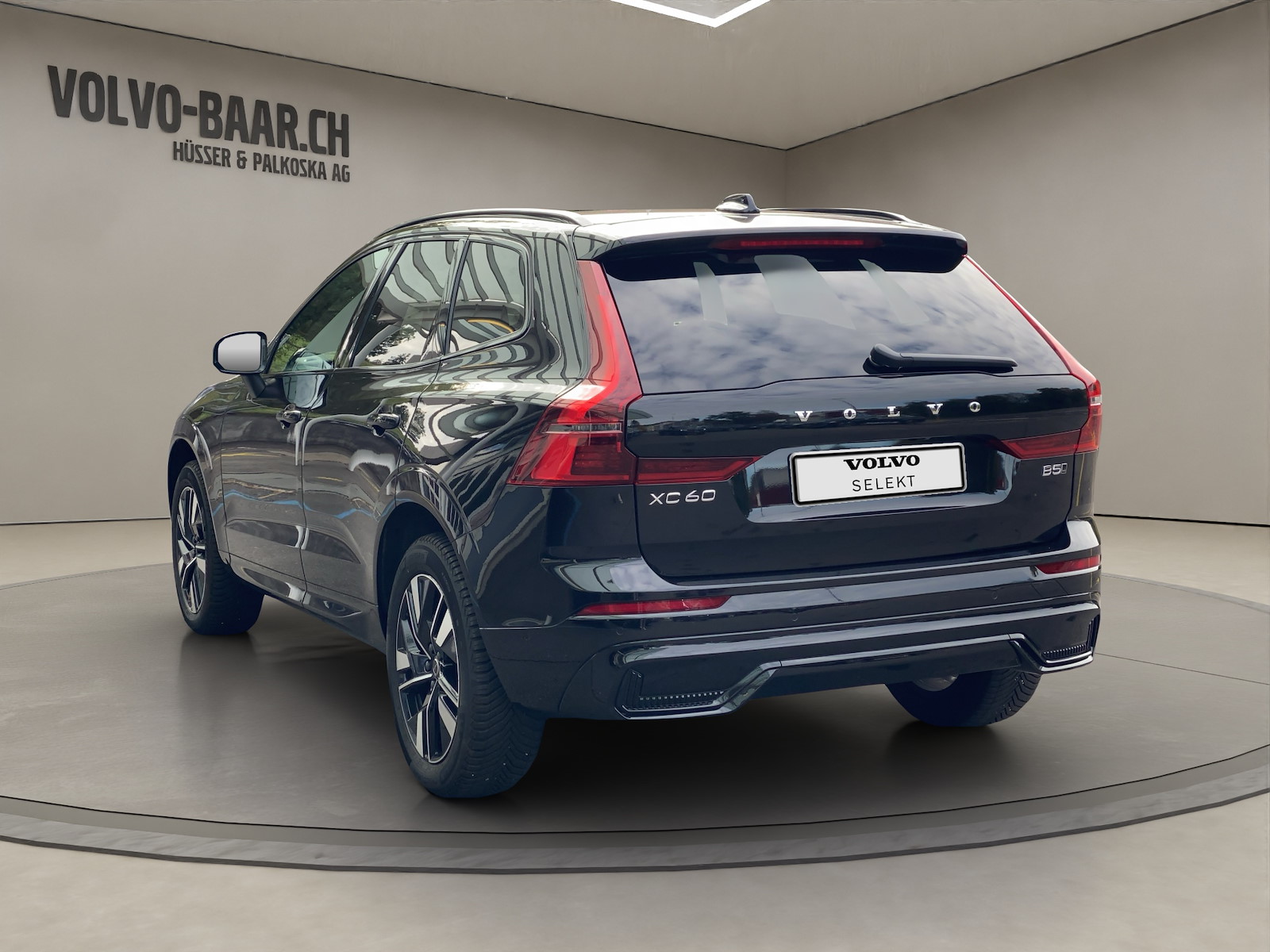 VOLVO XC60 2.0 B5 MH Plus Dark AWD-image-2