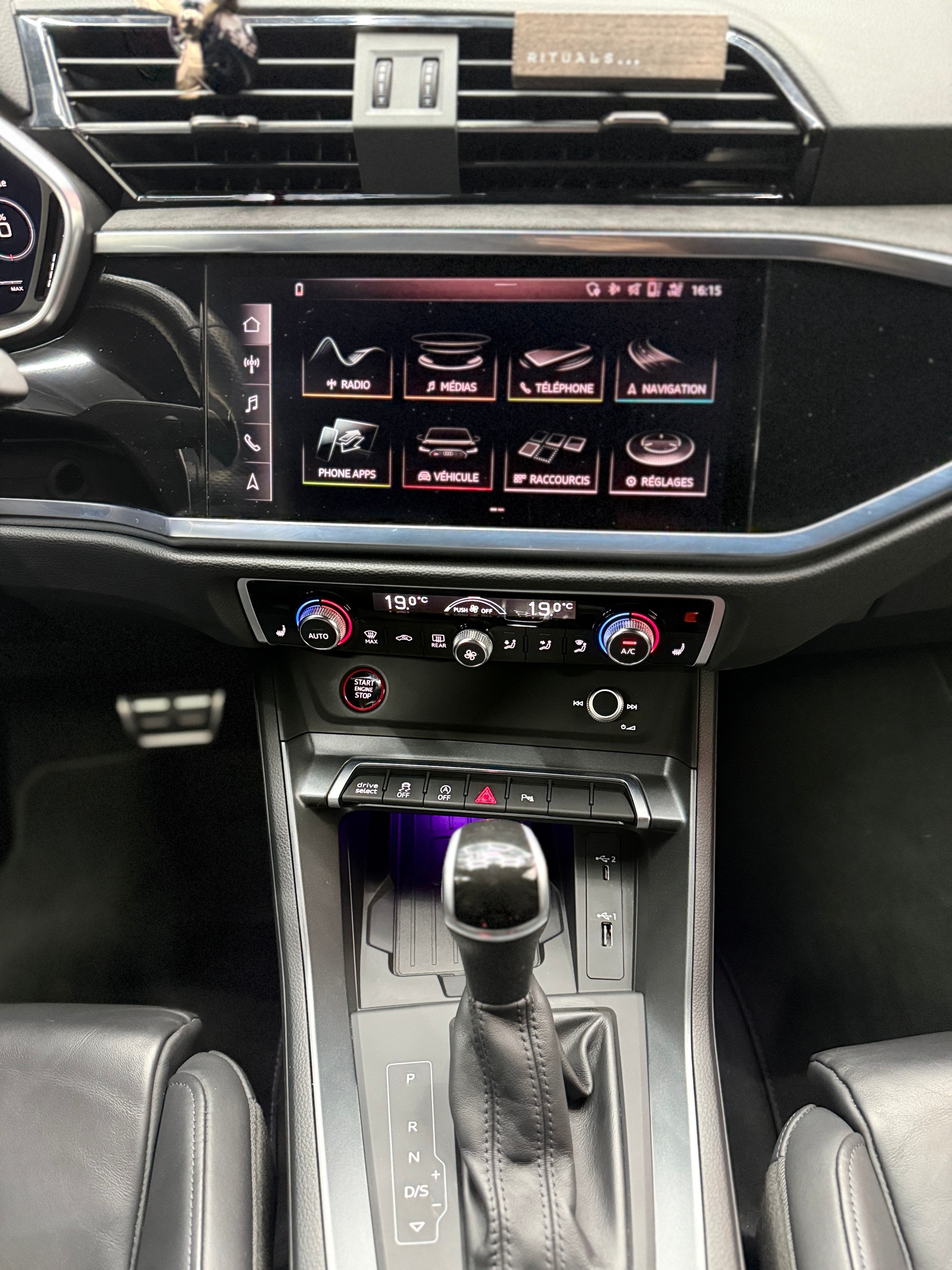 AUDI RS Q3 Sportback quattro S tronic-image-21