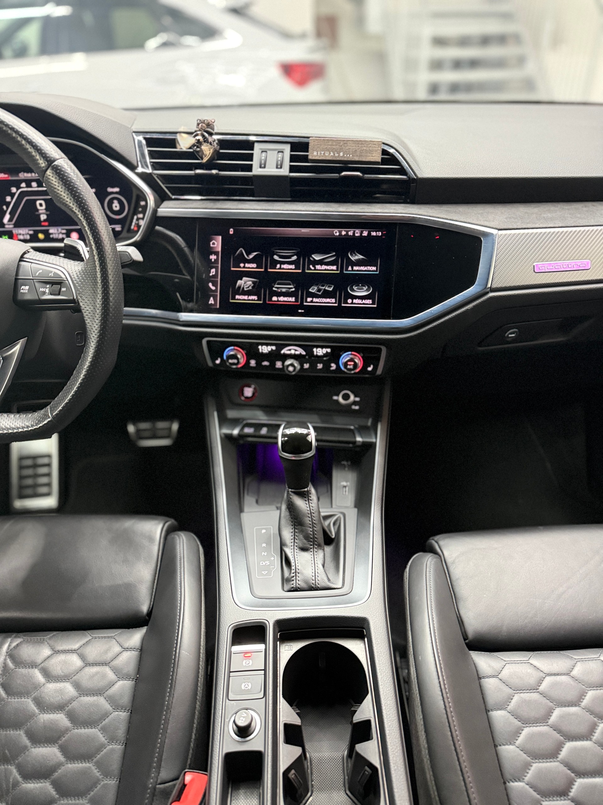 AUDI RS Q3 Sportback quattro S tronic-image-17