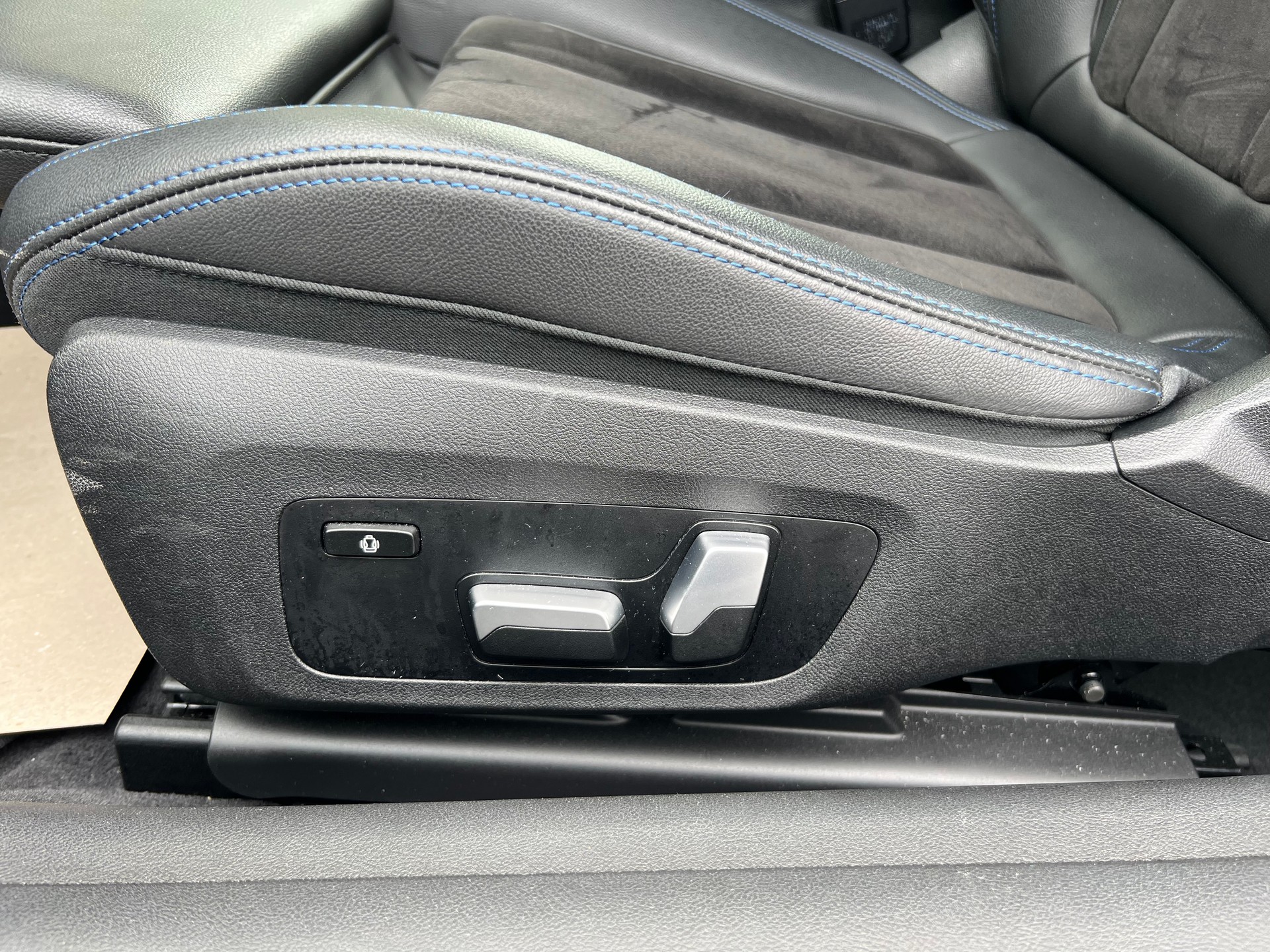 BMW M440i xDrive 48V Coupé Steptronic-image-10