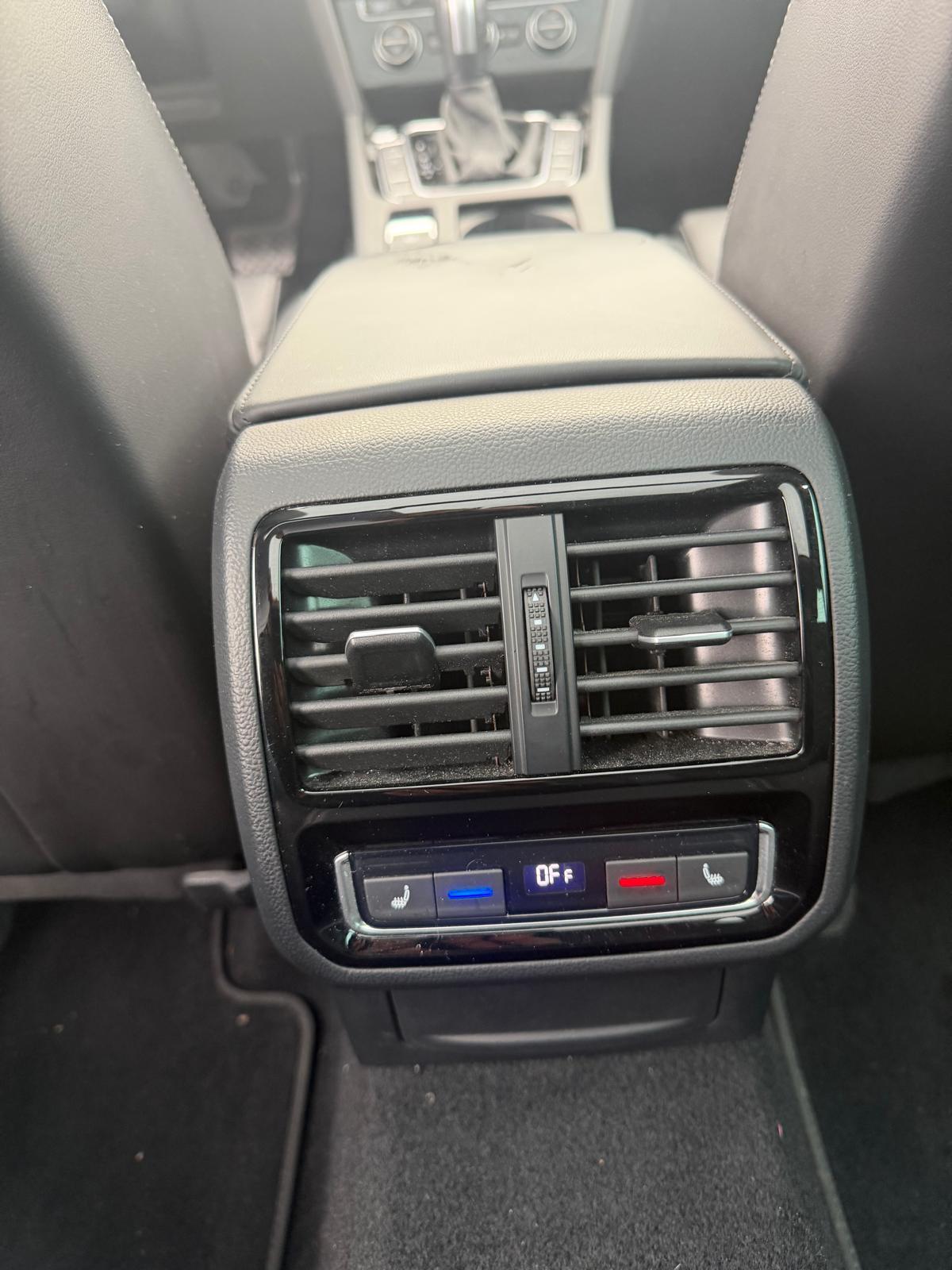 VW Passat Variant 2.0 TSI R-Line DSG 4m-image-15