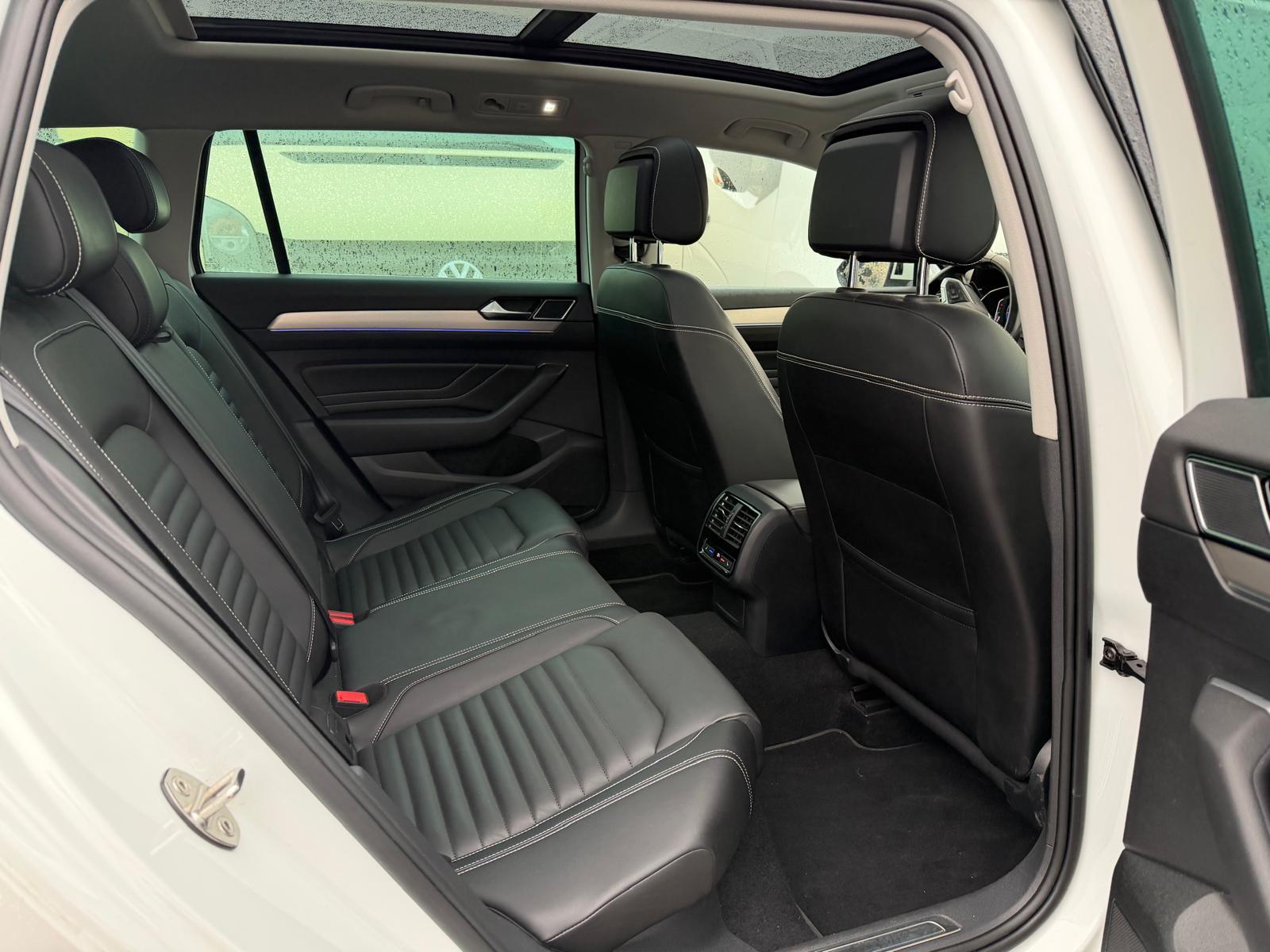 VW Passat Variant 2.0 TSI R-Line DSG 4m-image-10