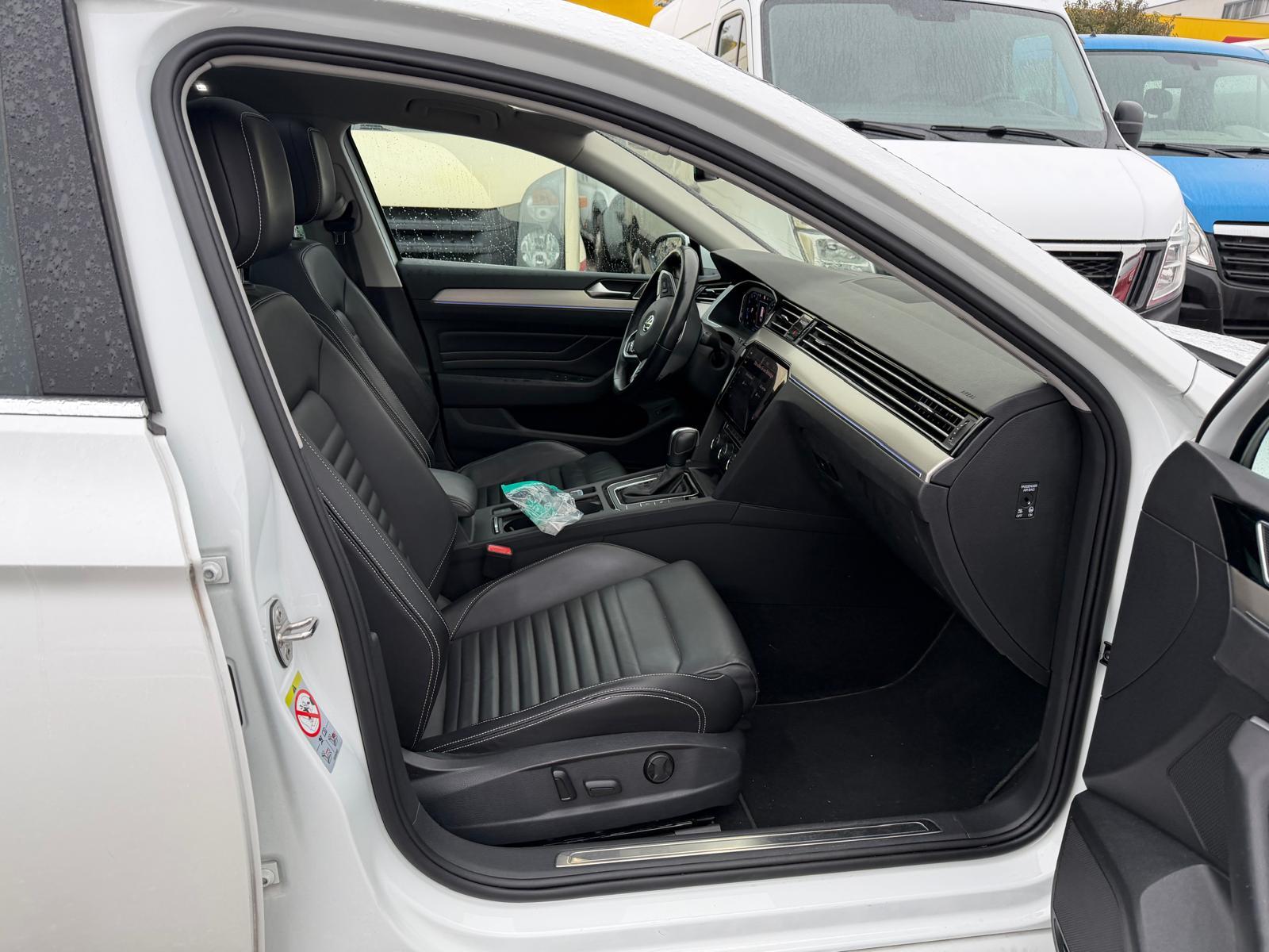 VW Passat Variant 2.0 TSI R-Line DSG 4m-image-9