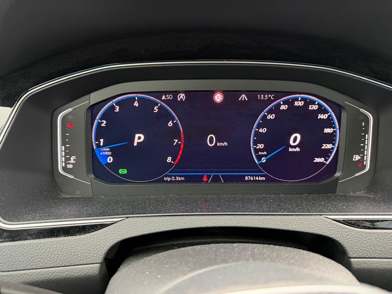 VW Passat Variant 2.0 TSI R-Line DSG 4m-image-13