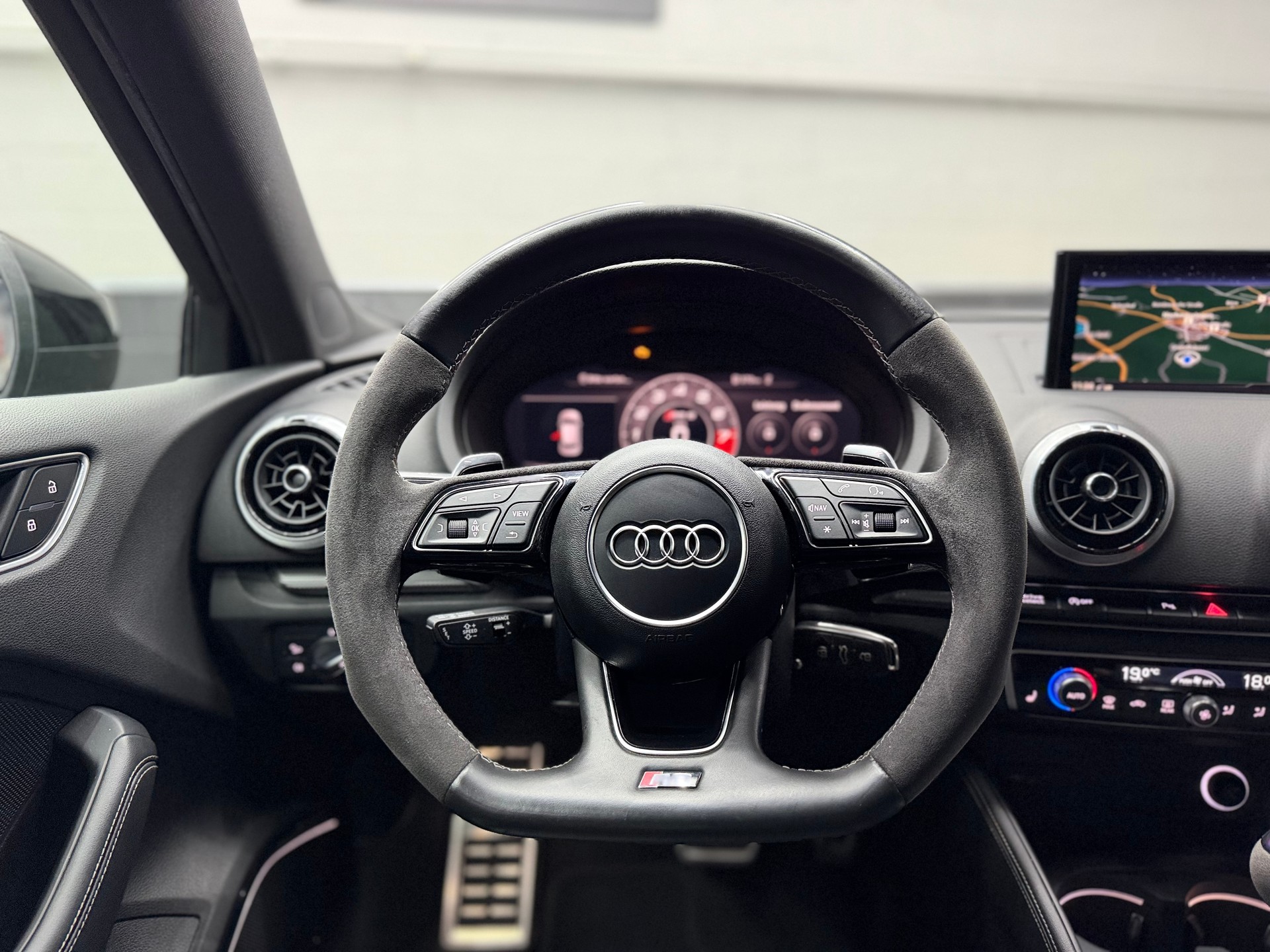 AUDI RS3 Sportback 2.5 TSI quattro | CH-Auto | Ohne OPF | Maxton-Design | Rückfahrkamera | Bang & Olufsen | ACC Tempomat-image-17