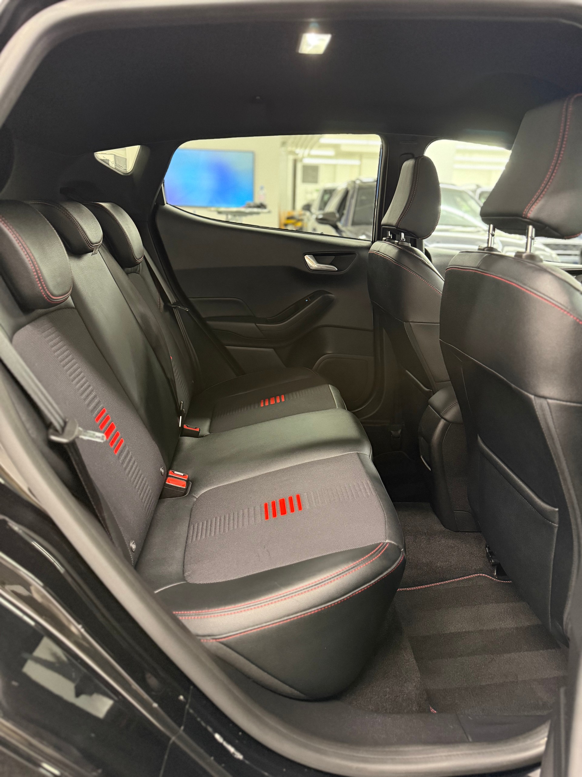 FORD Fiesta 1.0 SCTi ST Line-image-23