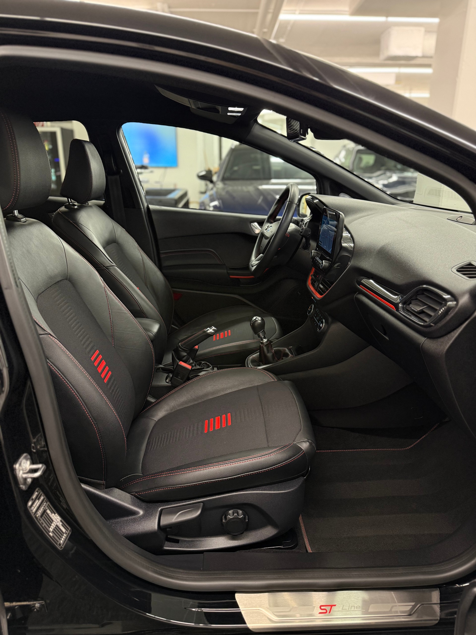 FORD Fiesta 1.0 SCTi ST Line-image-22