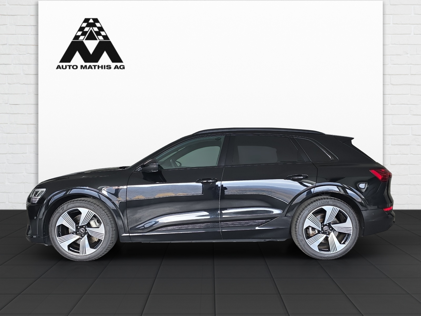 AUDI e-tron 55 S Line Black Edition quattro-image-2