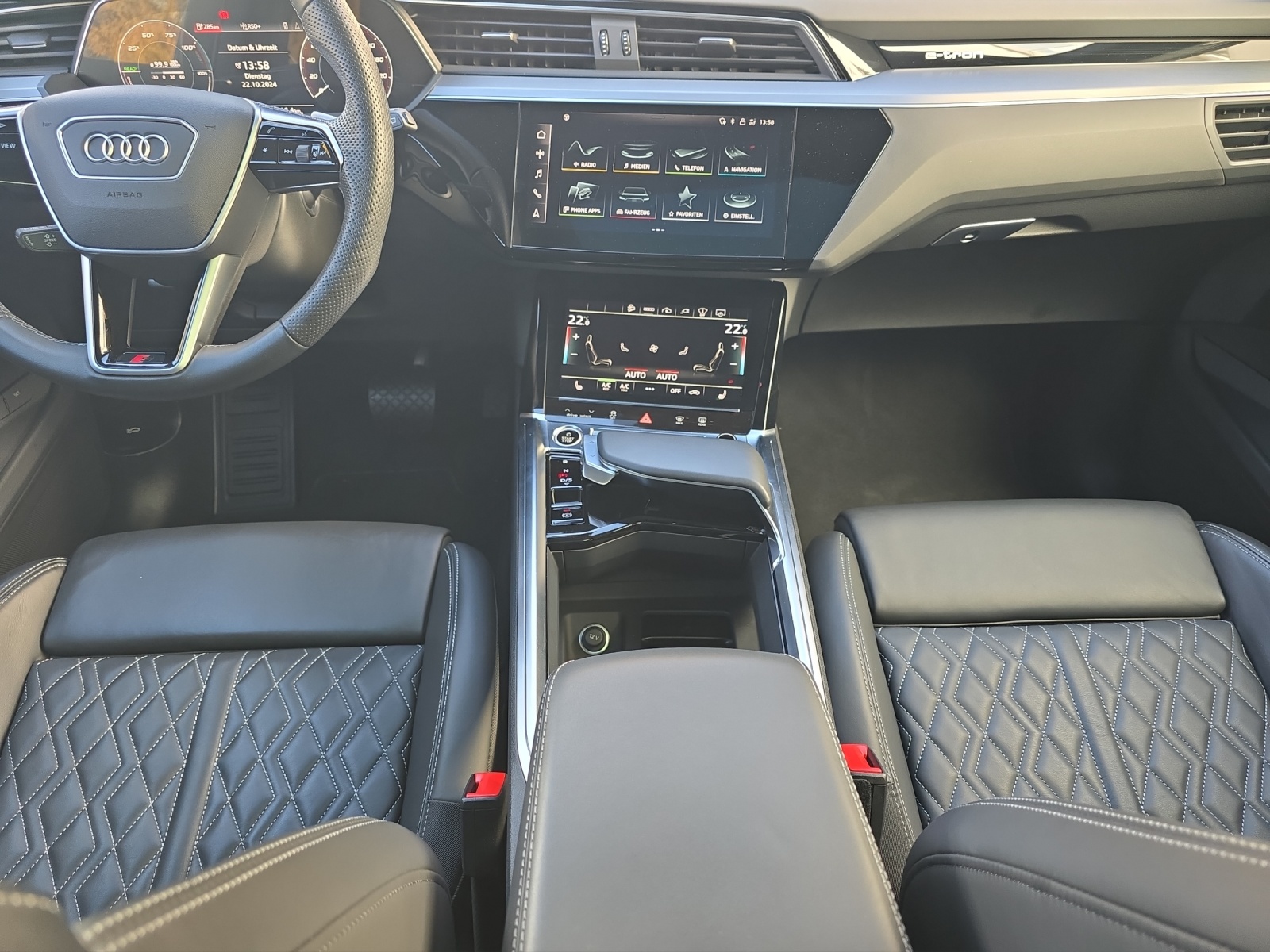 AUDI e-tron 55 S Line Black Edition quattro-image-6