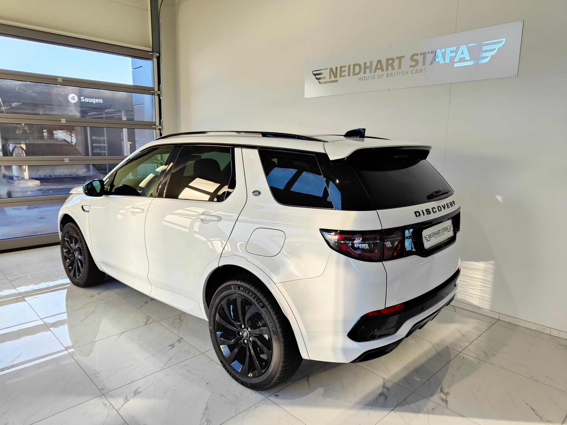 LAND ROVER Discovery Sport R Dyn P300e 1.5 PHEV SE AT8-showroom-element-1