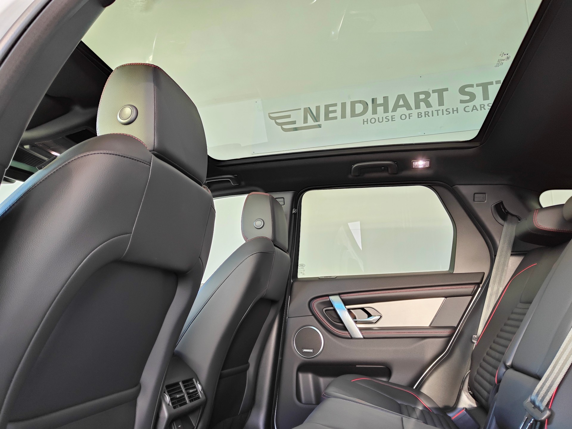 LAND ROVER Discovery Sport R Dyn P300e 1.5 PHEV SE AT8-image-6