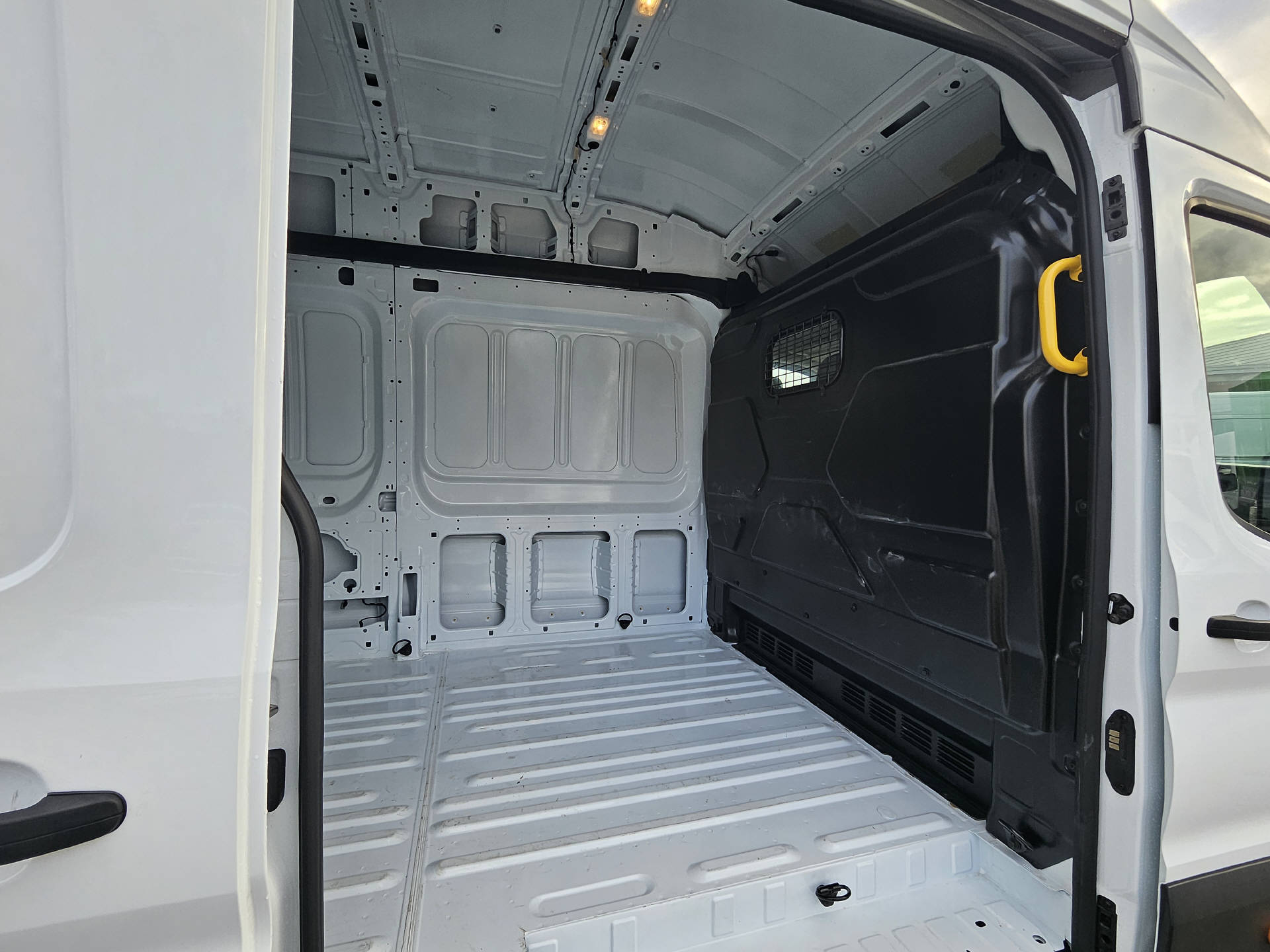 FORD Transit Van 350 L4H3 2.0 EcoBlue 130 Trend-image-9