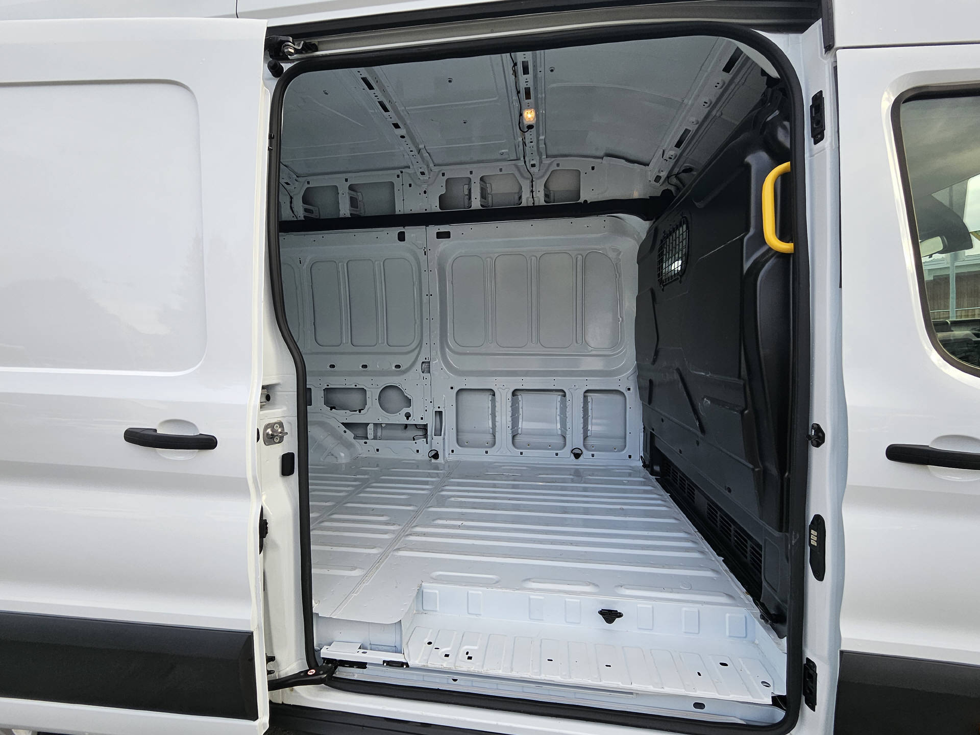 FORD Transit Van 350 L4H3 2.0 EcoBlue 130 Trend-image-10
