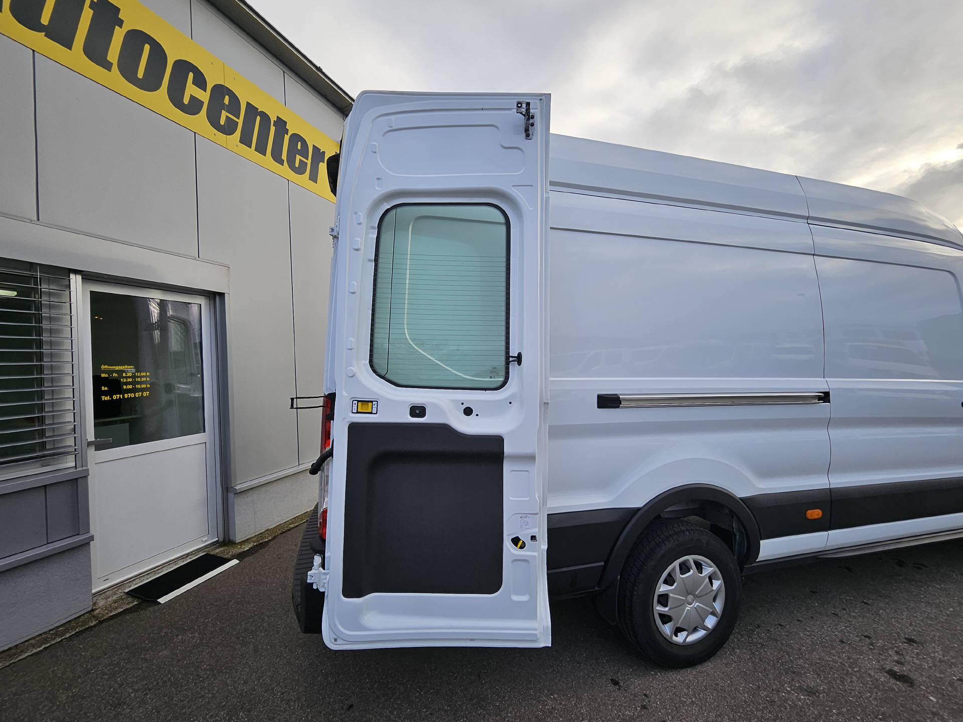 FORD Transit Van 350 L4H3 2.0 EcoBlue 130 Trend-image-12