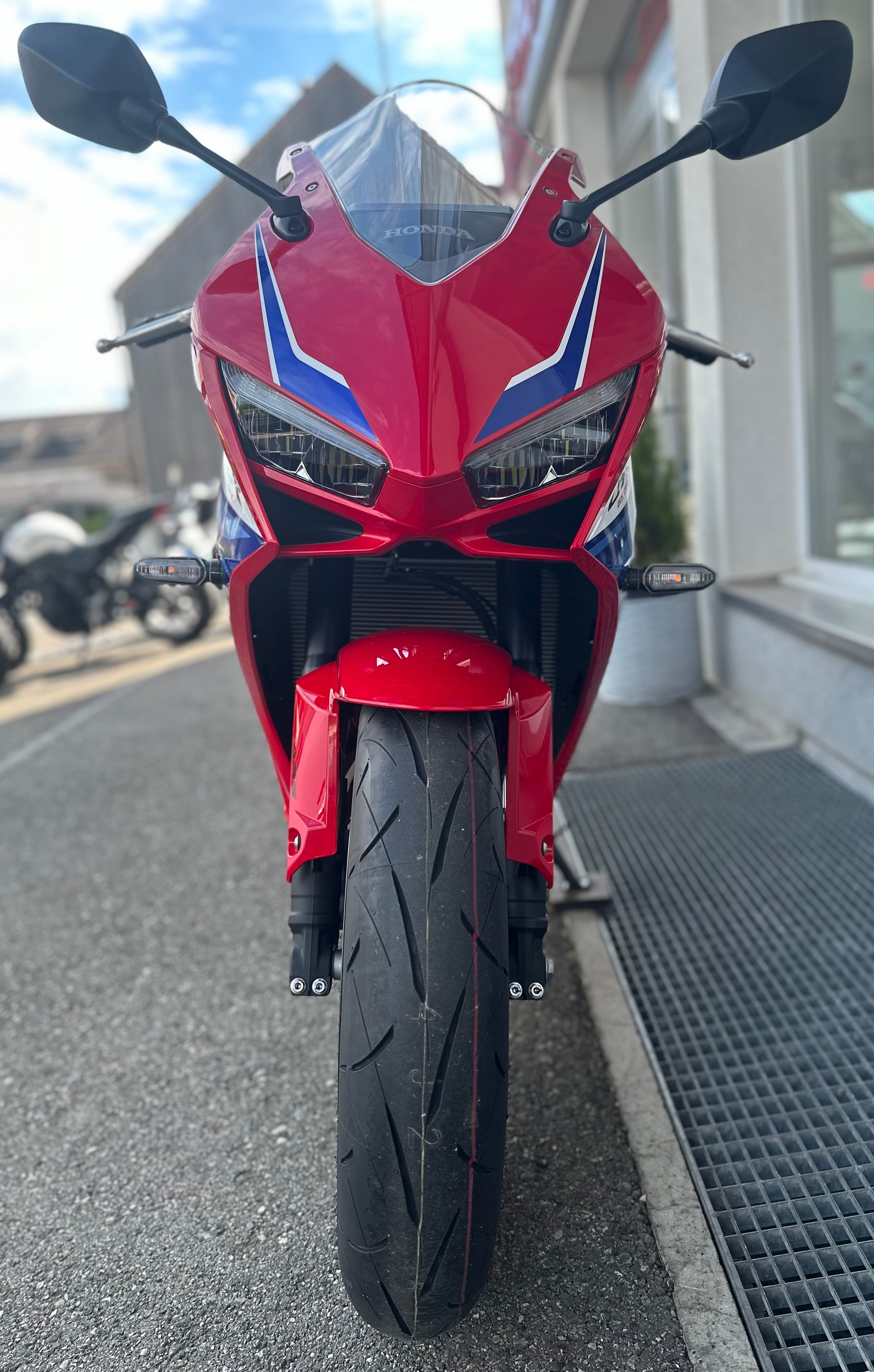HONDA CBR 650 R E-Clutch 2026-showroom-element-1