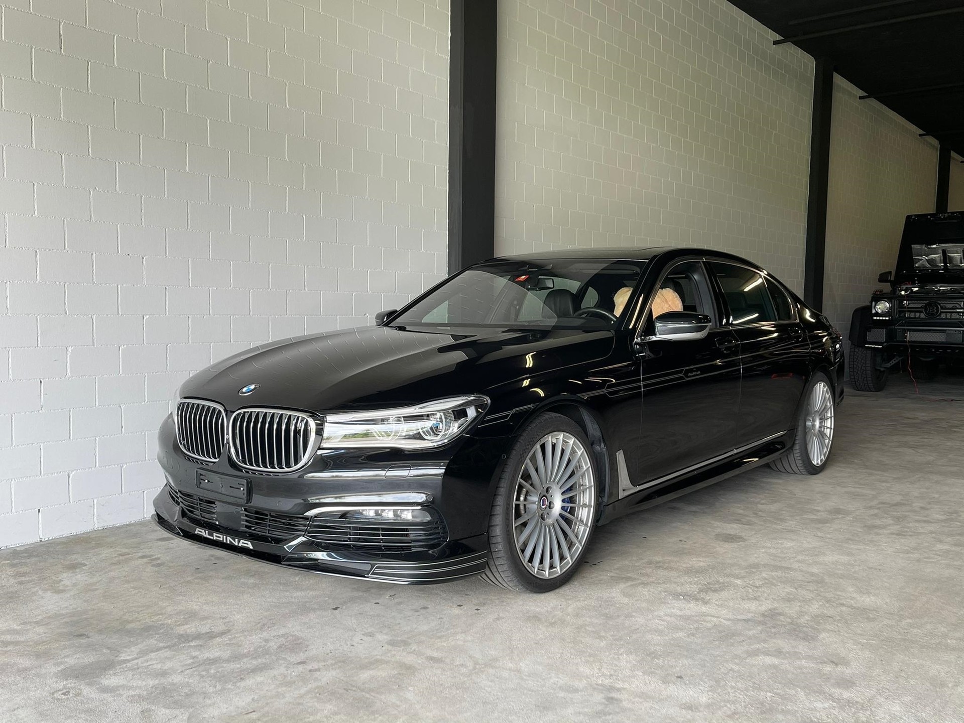 BMW-ALPINA B7 L BiTurbo 4.4 V8 xDrive Switch-Tronic-showroom-element-1