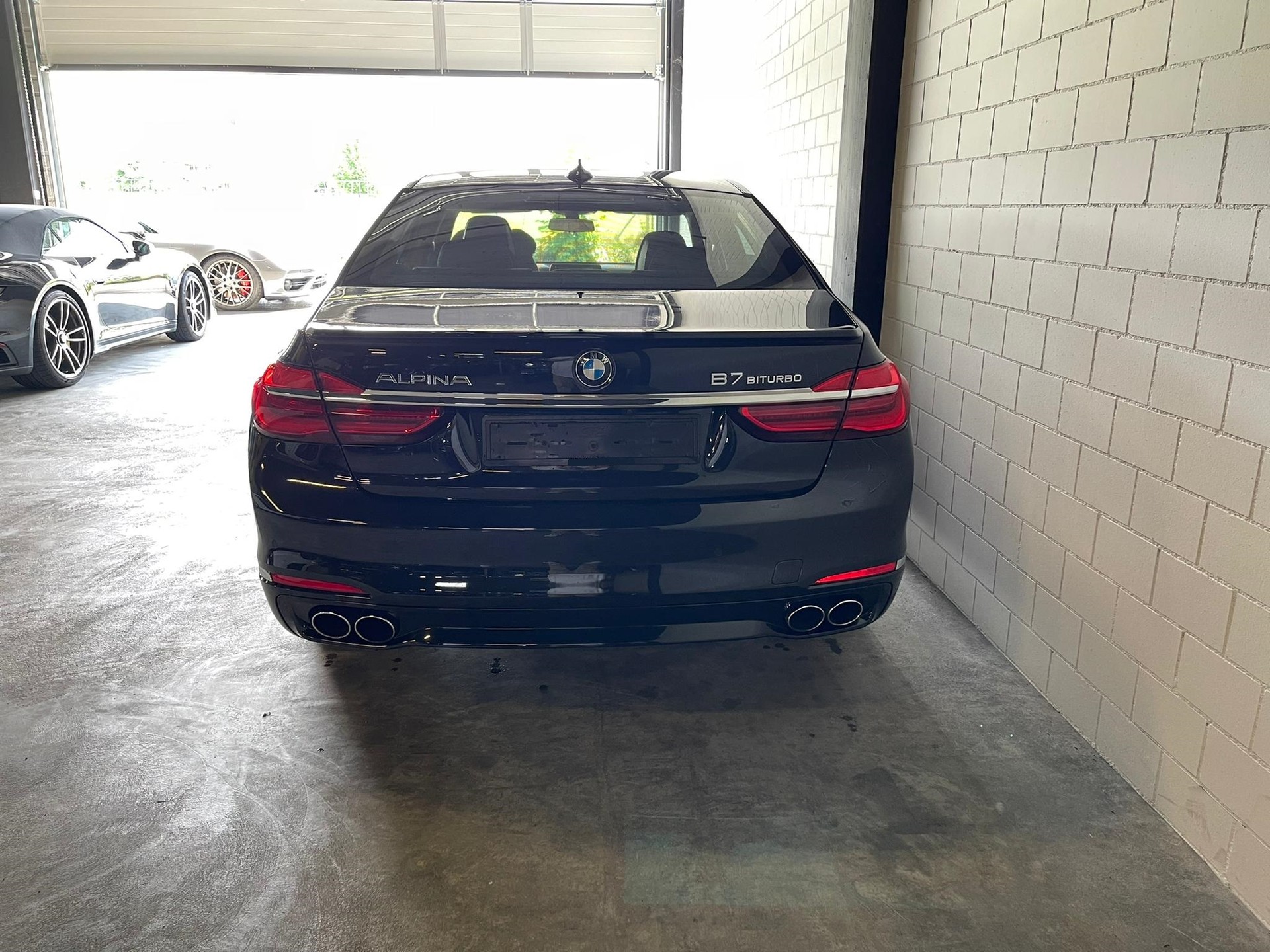 BMW-ALPINA B7 L BiTurbo 4.4 V8 xDrive Switch-Tronic-image-4
