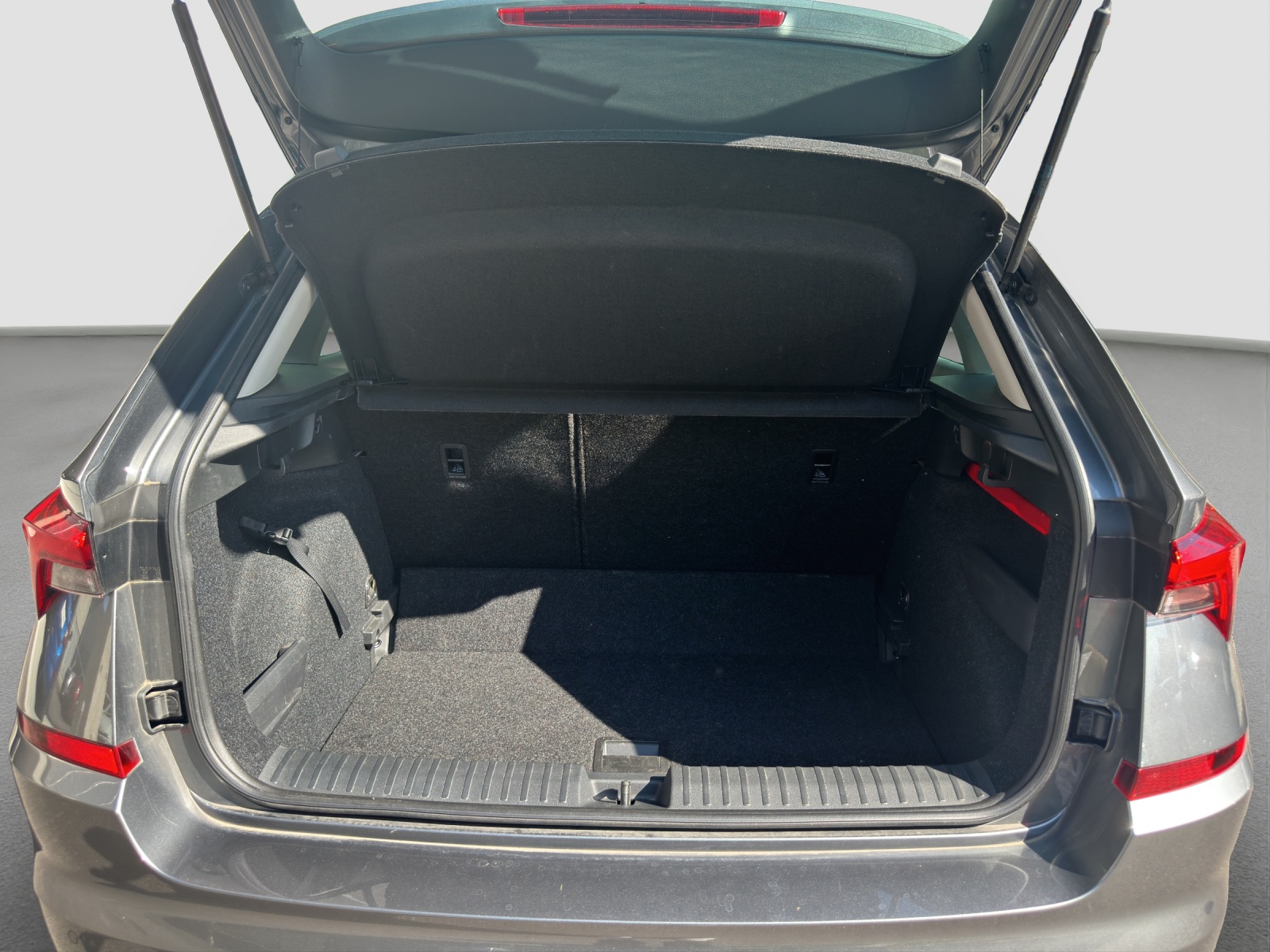 SKODA Kamiq 1.0 TSI Ambition-image-9