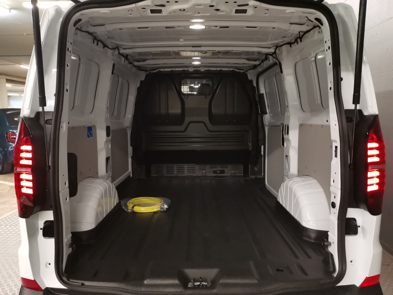 VW Transporter Kaw. 3500 E-Motor-image-10