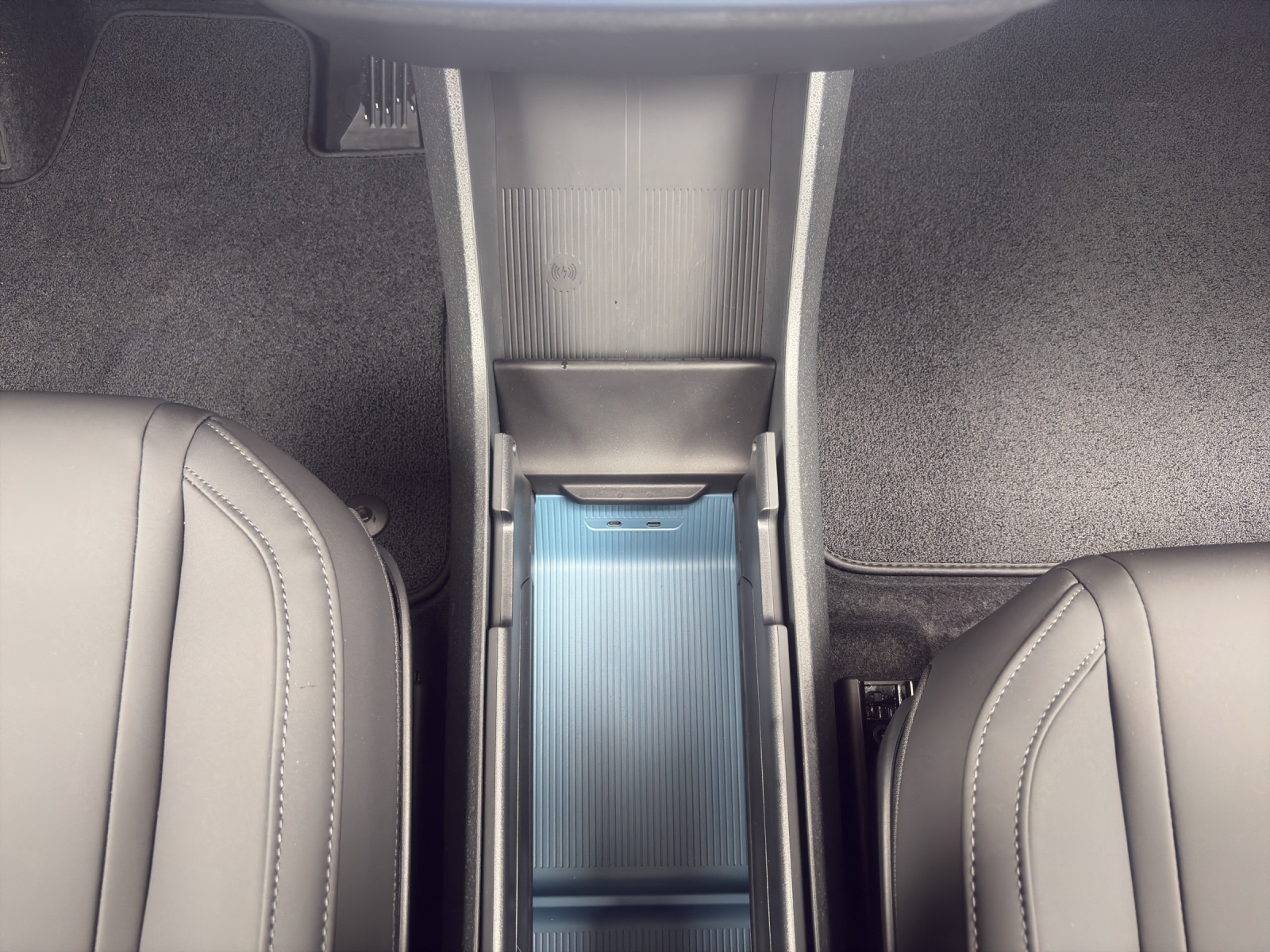 VOLVO EX30 E60 69kWh Twin Ultra-image-18